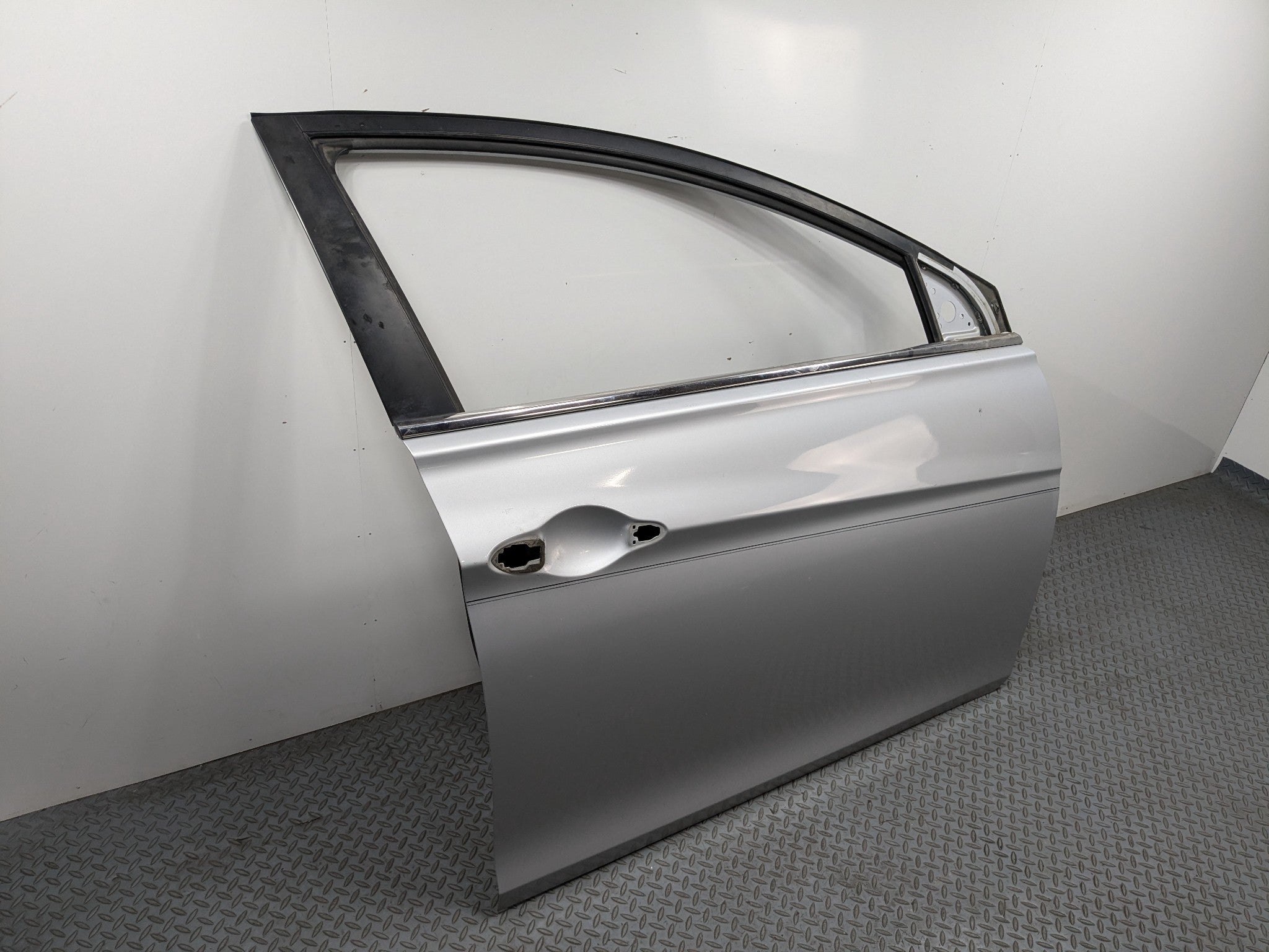 2011 - 2013 HYUNDAI SONATA OEM DOOR SHELL PANEL RADIANT SILVER FRONT RIGHT SIDE