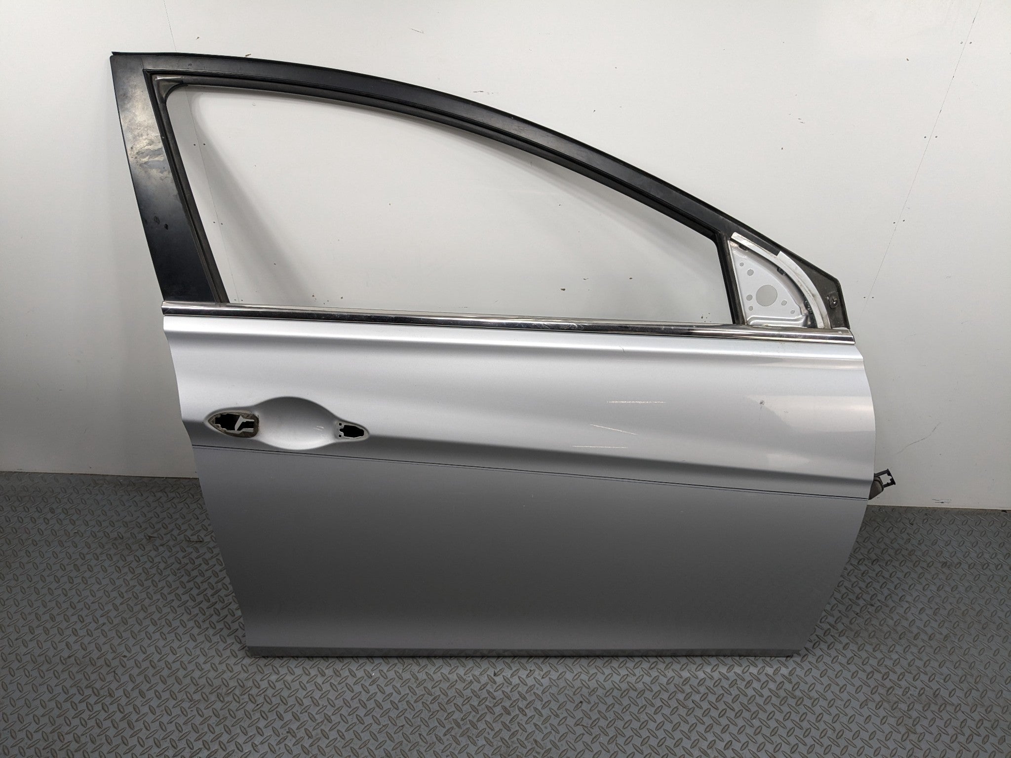 2011 - 2013 HYUNDAI SONATA OEM DOOR SHELL PANEL RADIANT SILVER FRONT RIGHT SIDE