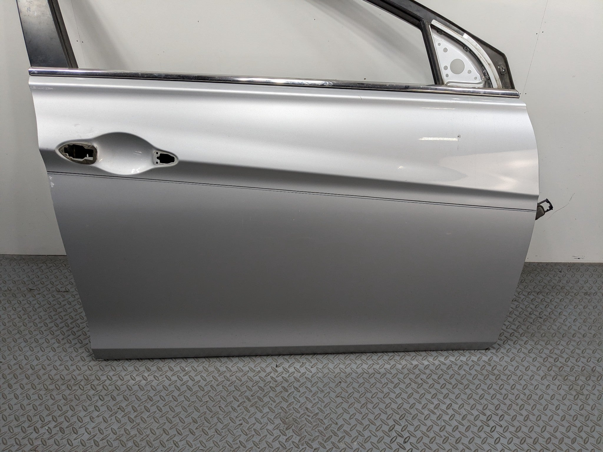 2011 - 2013 HYUNDAI SONATA OEM DOOR SHELL PANEL RADIANT SILVER FRONT RIGHT SIDE