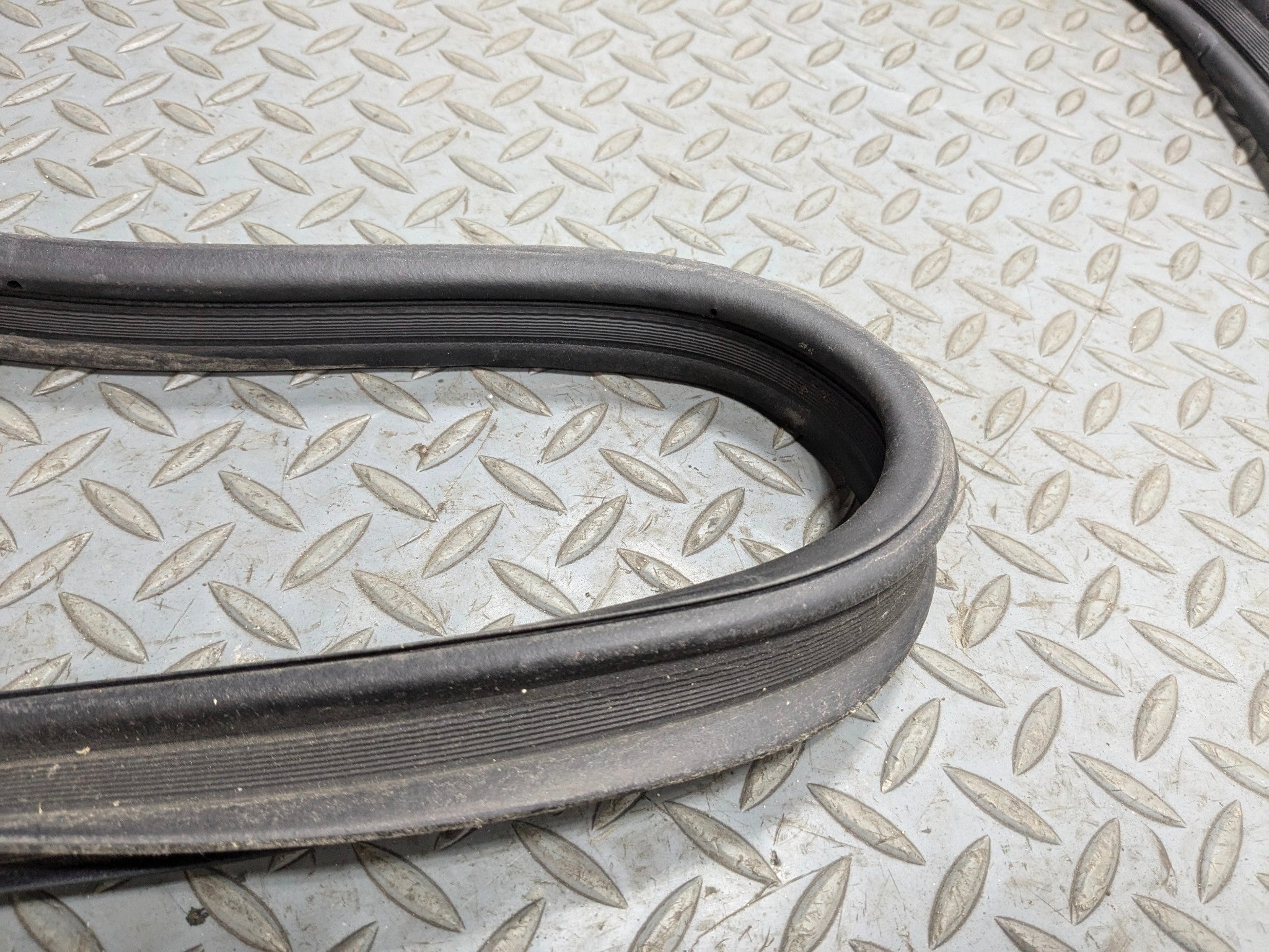 2011 - 2013 HYUNDAI SONATA OEM DOOR SEAL WEATHER STRIPPING RUBBER REAR TRUNK