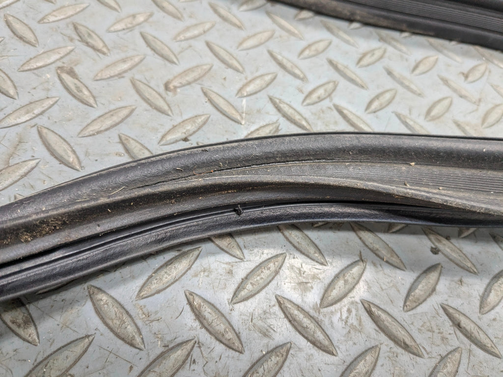 2011 - 2013 HYUNDAI SONATA OEM DOOR SEAL WEATHER STRIPPING RUBBER REAR TRUNK