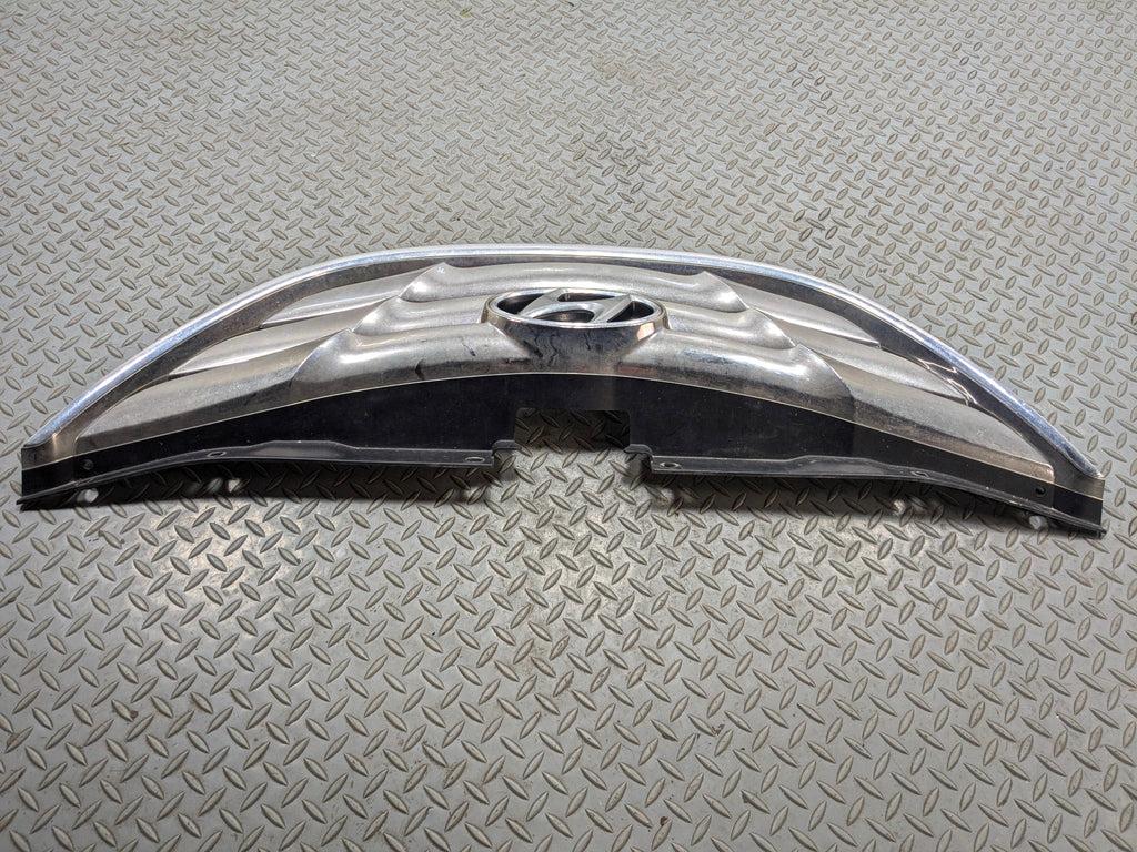 2011 - 2013 HYUNDAI SONATA OEM GRILLE WITH EMBLEM FRONT CENTER UPPER BUMPER