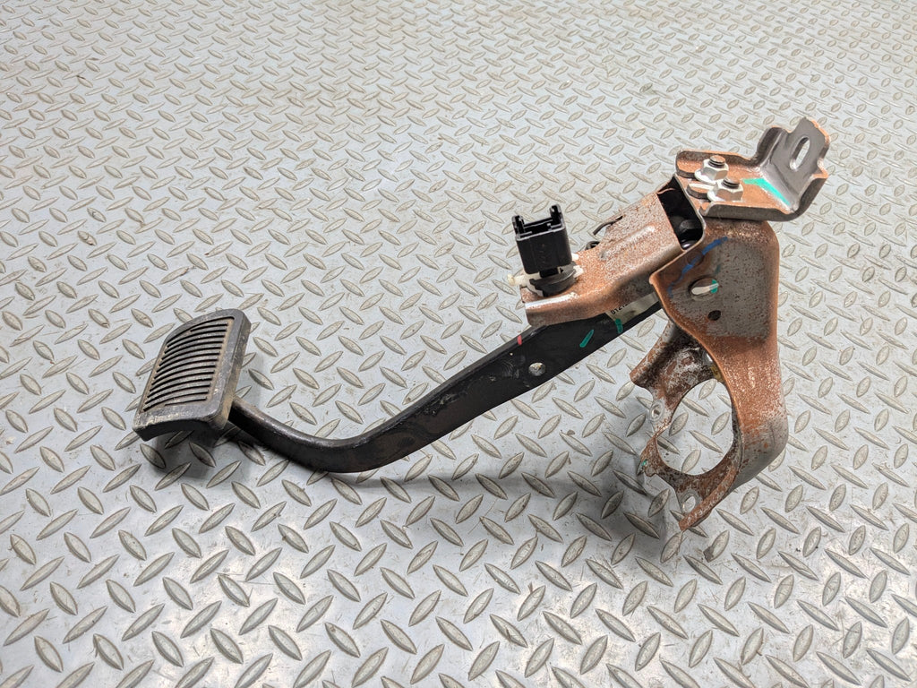2011 - 2013 HYUNDAI SONATA OEM FOOT BRAKE PEDAL FRONT FLOOR WITH SUPPORT BRACKET