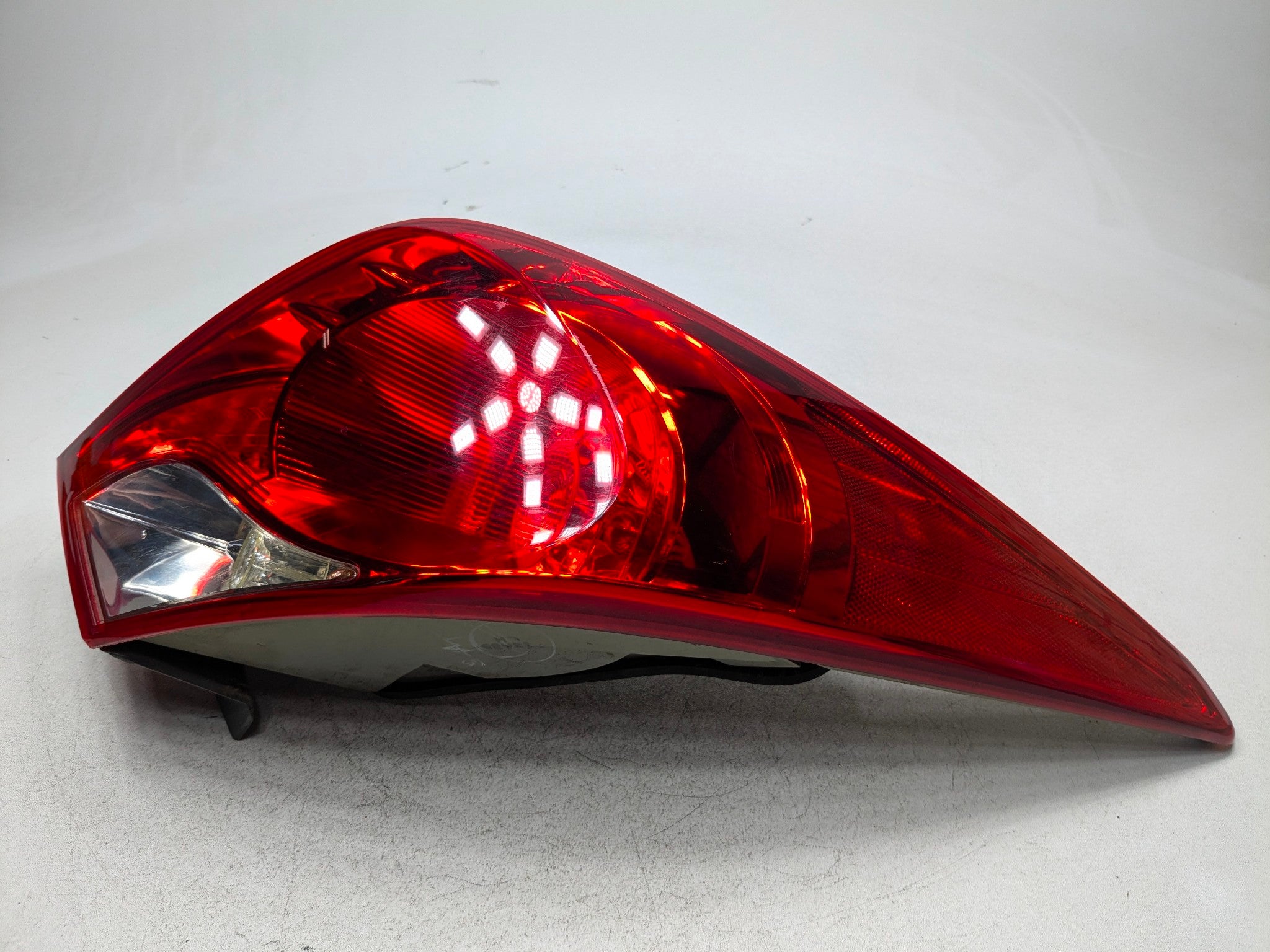 2011 - 2013 HYUNDAI SONATA OEM OUTER QUARTER PANEL MOUNTED TAIL LIGHT REAR LEFT