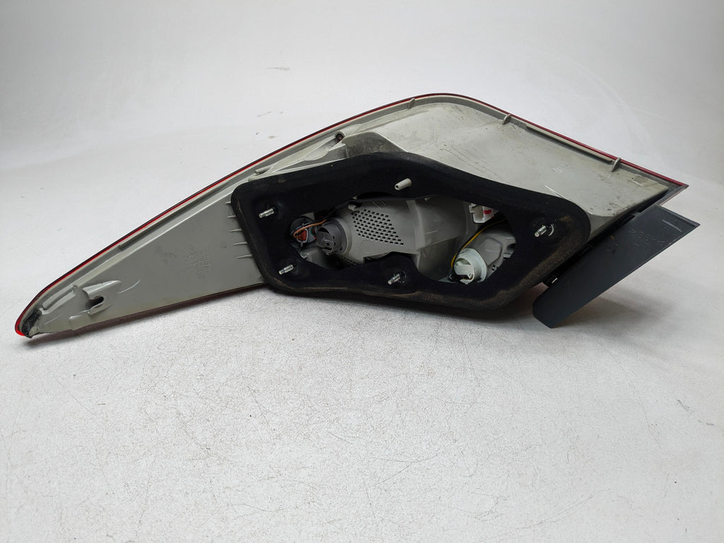 2011 - 2013 HYUNDAI SONATA OEM OUTER QUARTER PANEL MOUNTED TAIL LIGHT REAR LEFT