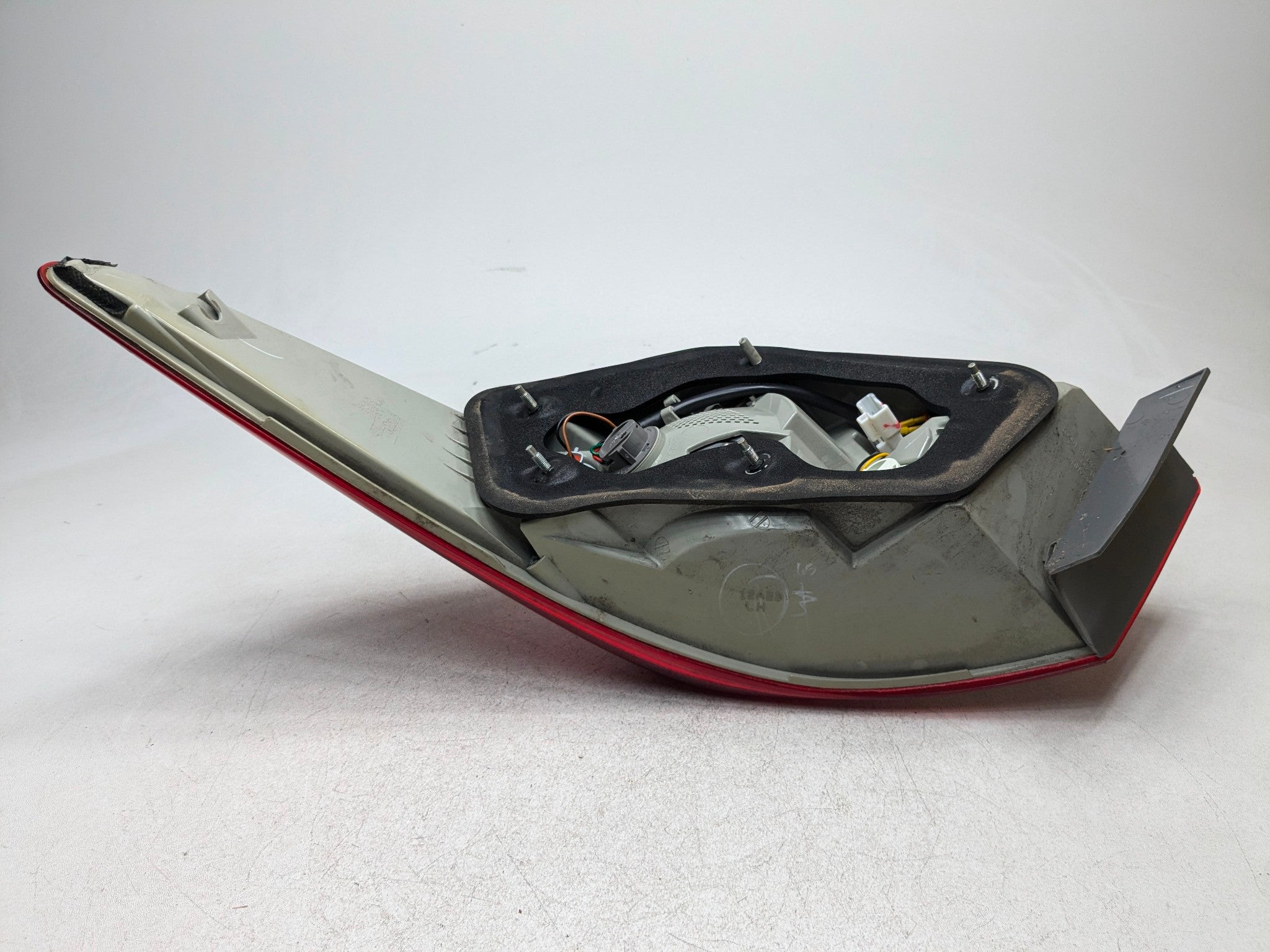 2011 - 2013 HYUNDAI SONATA OEM OUTER QUARTER PANEL MOUNTED TAIL LIGHT REAR LEFT