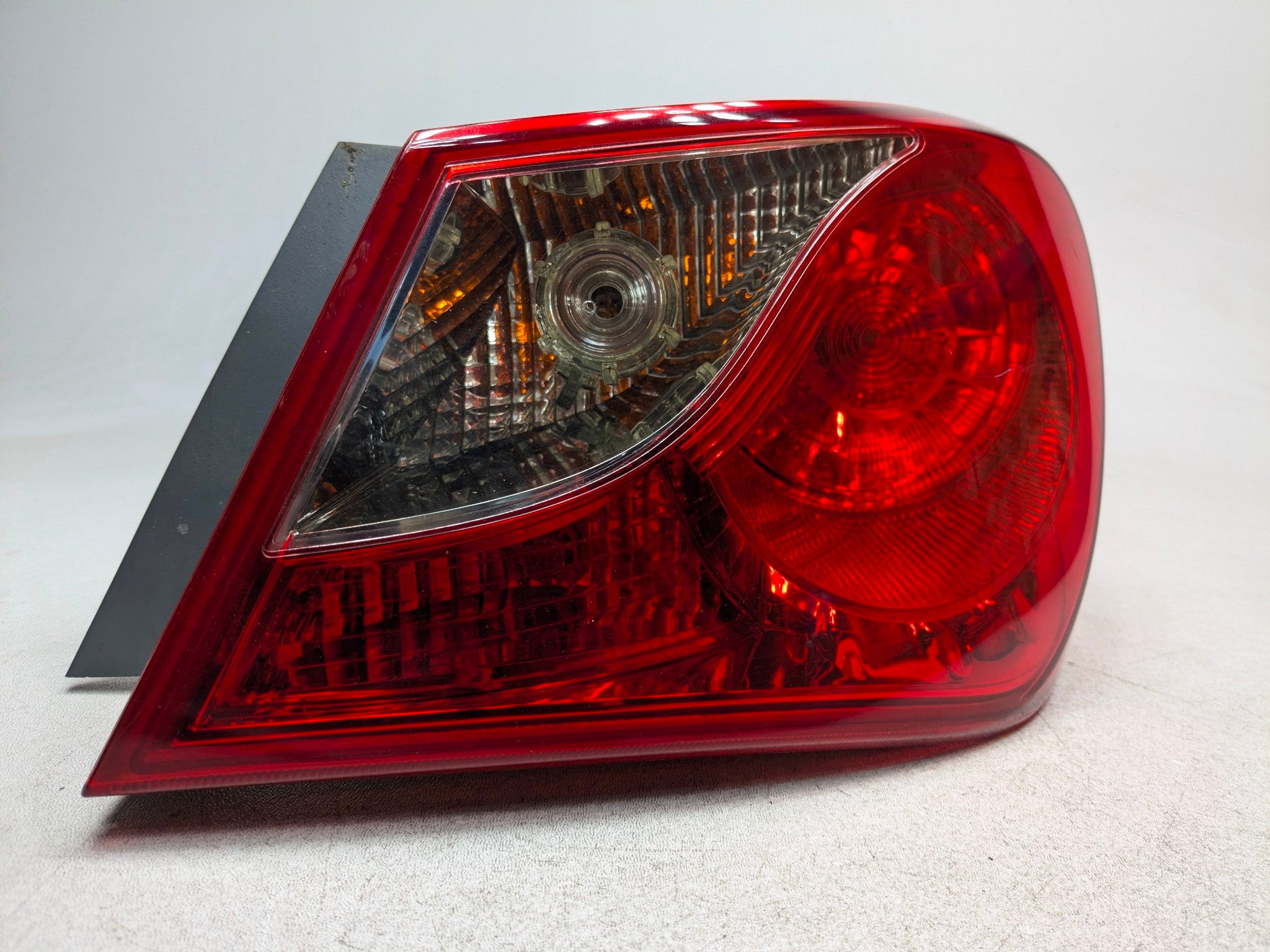11 - 13 HYUNDAI SONATA OEM TAILLIGHT ASSEMBLY QUARTER PANEL MOUNTED RIGHT SIDE