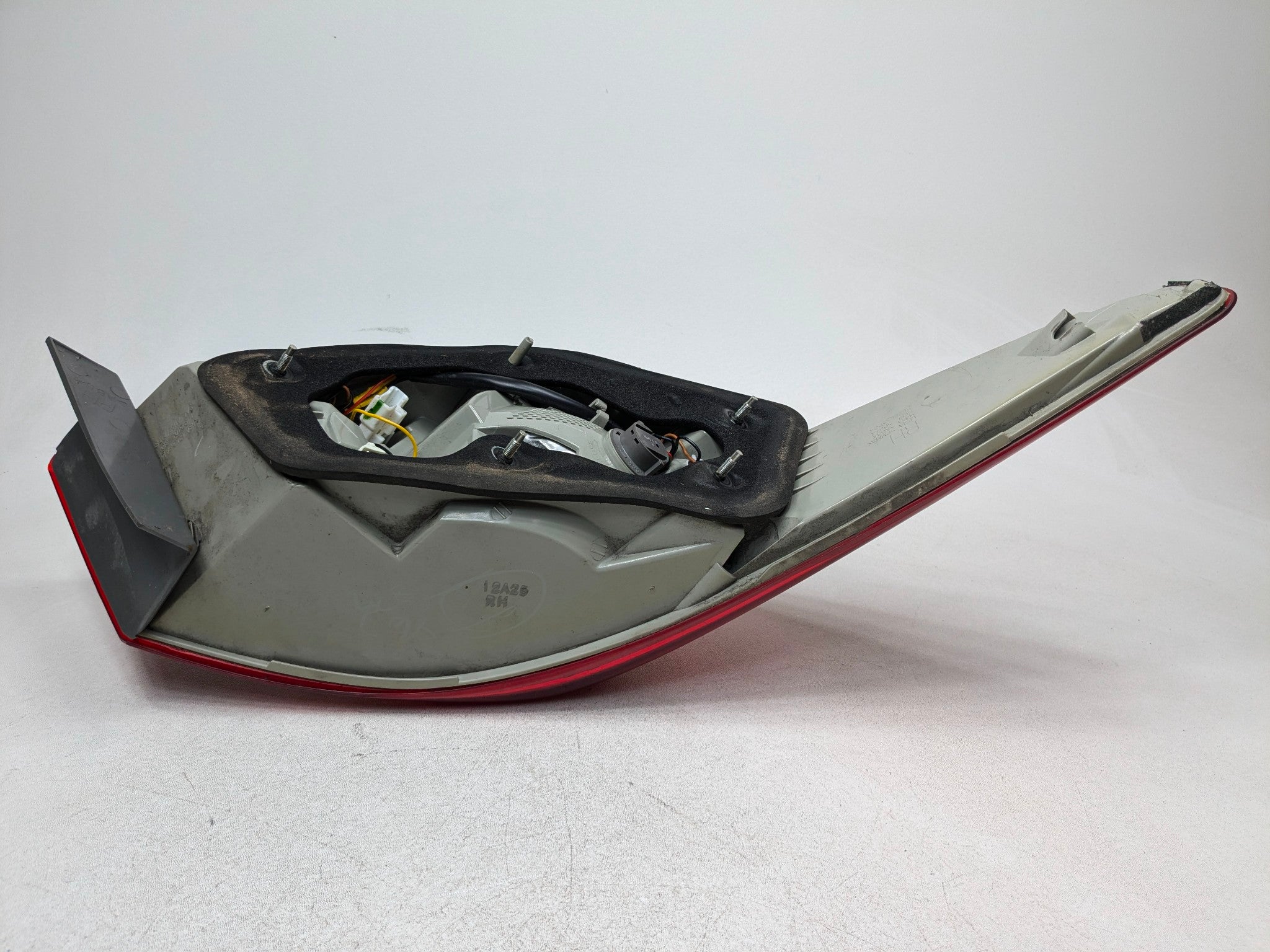 11 - 13 HYUNDAI SONATA OEM TAILLIGHT ASSEMBLY QUARTER PANEL MOUNTED RIGHT SIDE