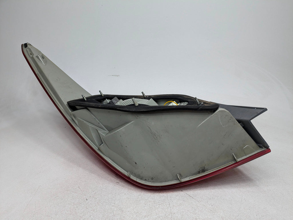 11 - 13 HYUNDAI SONATA OEM TAILLIGHT ASSEMBLY QUARTER PANEL MOUNTED RIGHT SIDE