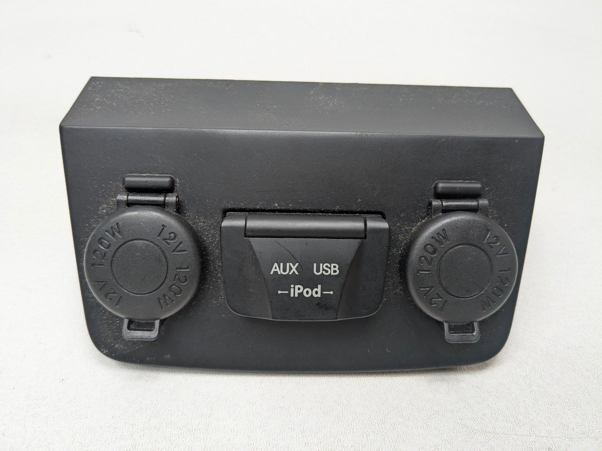 2011 - 2013 HYUNDAI SONATA OEM CENTER CONSOLE 12V POWER AUX USB JACK SOCKET PORT