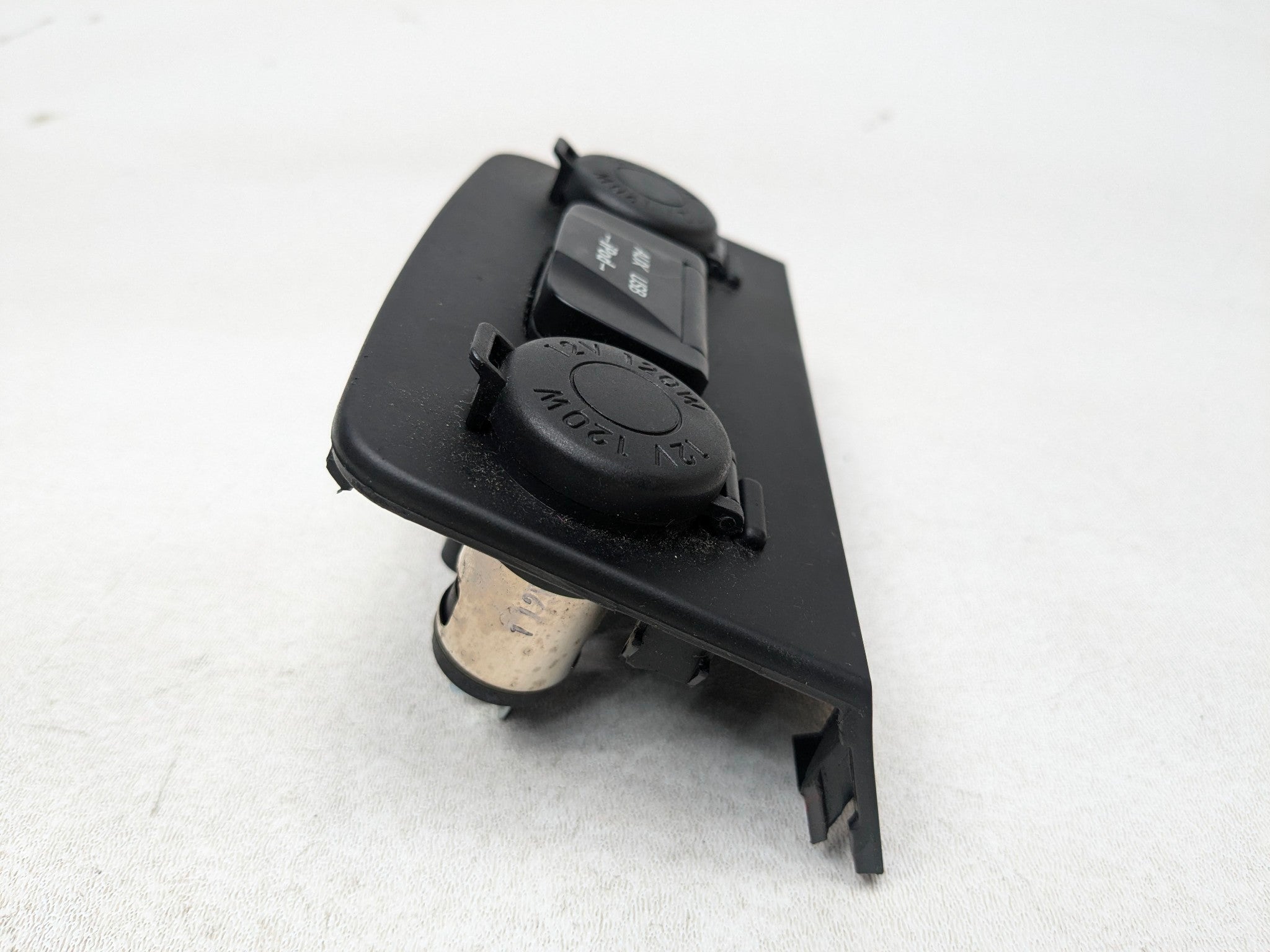 2011 - 2013 HYUNDAI SONATA OEM CENTER CONSOLE 12V POWER AUX USB JACK SOCKET PORT