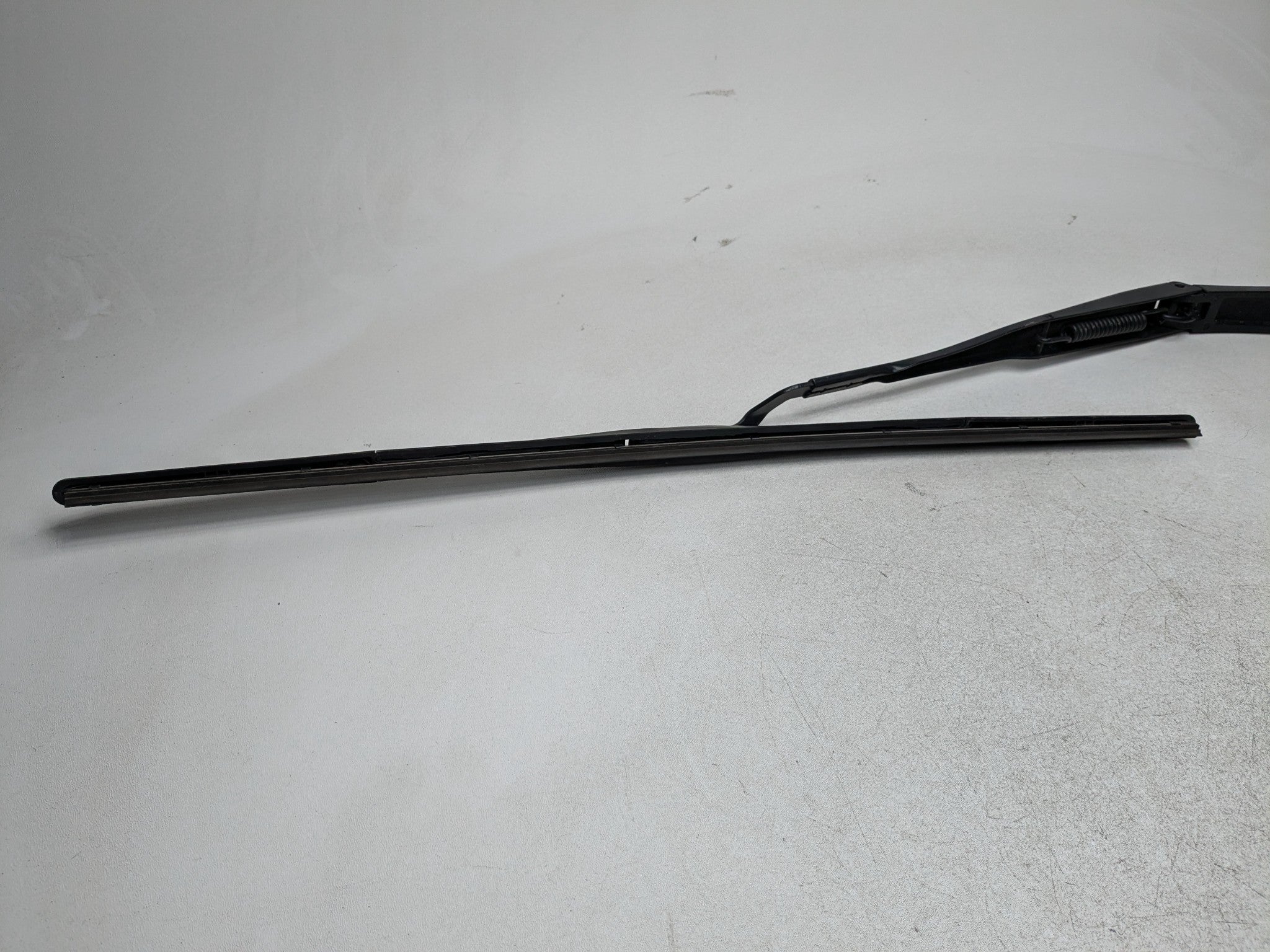2011 - 2013 HYUNDAI SONATA OEM WINDSHIELD WIPER ARM WITH BLADE FRONT LEFT SIDE