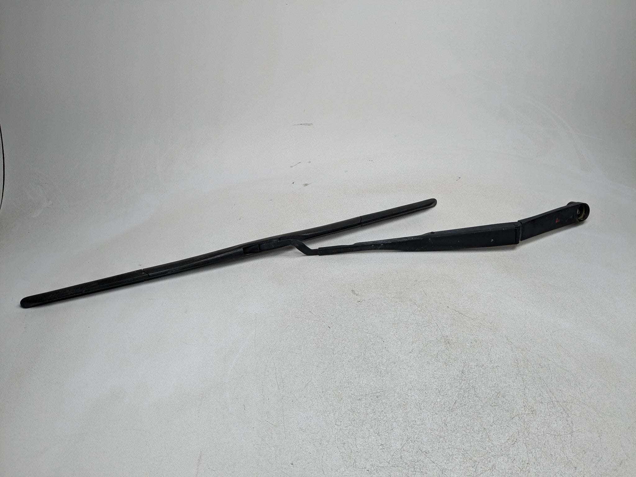 2011 - 2013 HYUNDAI SONATA OEM WINDSHIELD WIPER ARM WITH BLADE FRONT LEFT SIDE