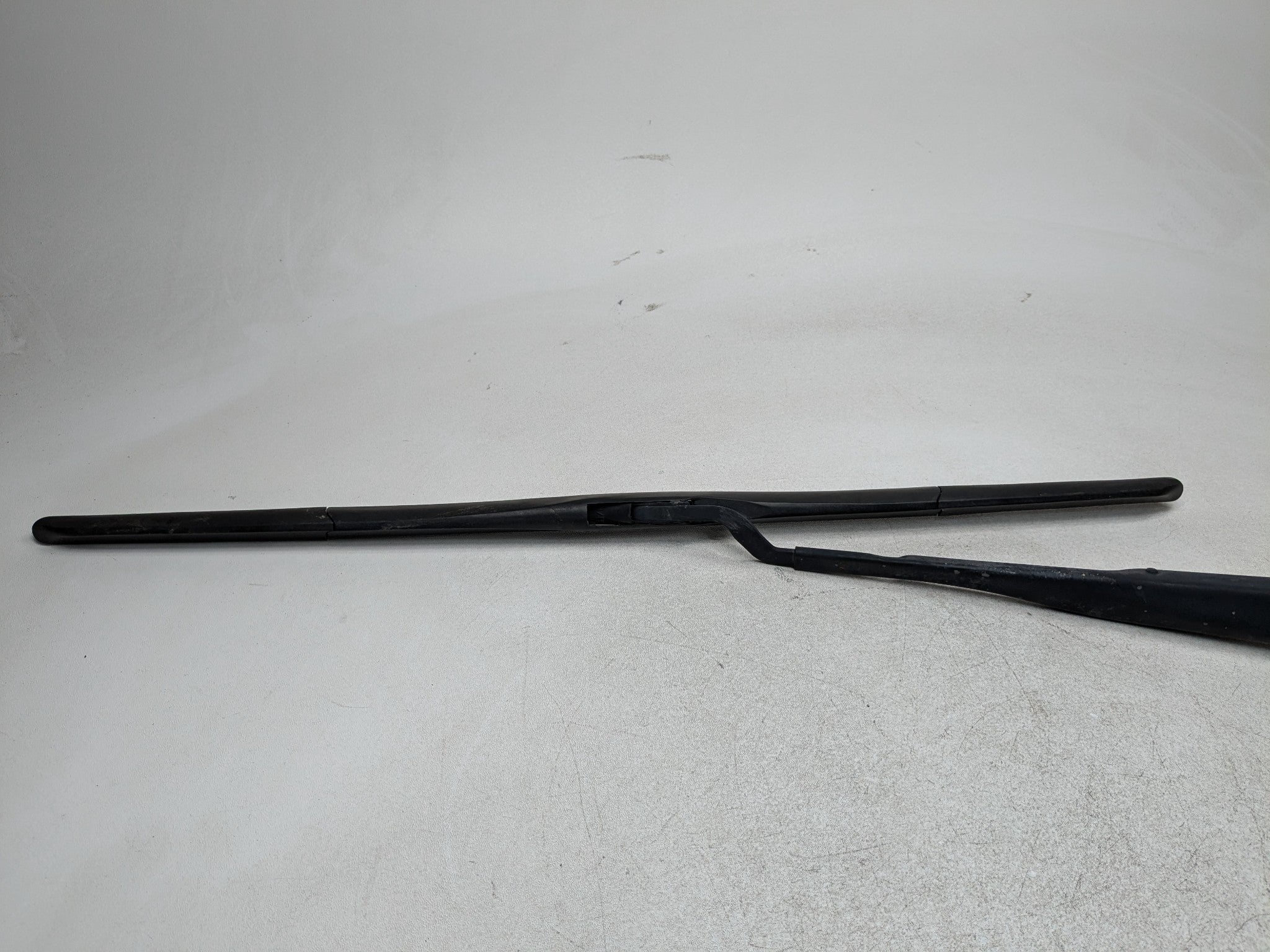 2011 - 2013 HYUNDAI SONATA OEM WINDSHIELD WIPER ARM WITH BLADE FRONT LEFT SIDE