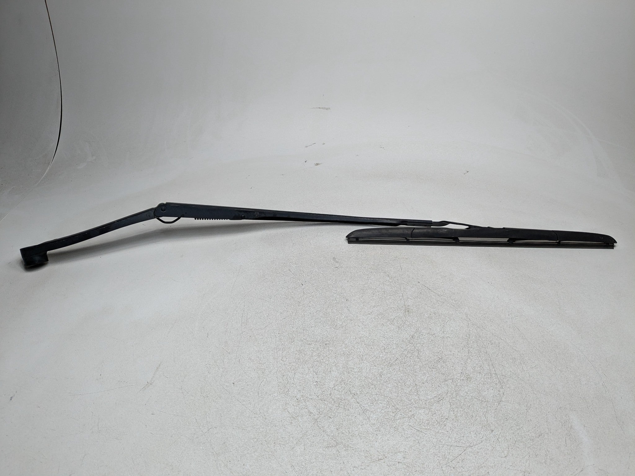 2011 - 2013 HYUNDAI SONATA OEM WINDSHIELD WIPER ARM WITH BLADE FRONT RIGHT SIDE