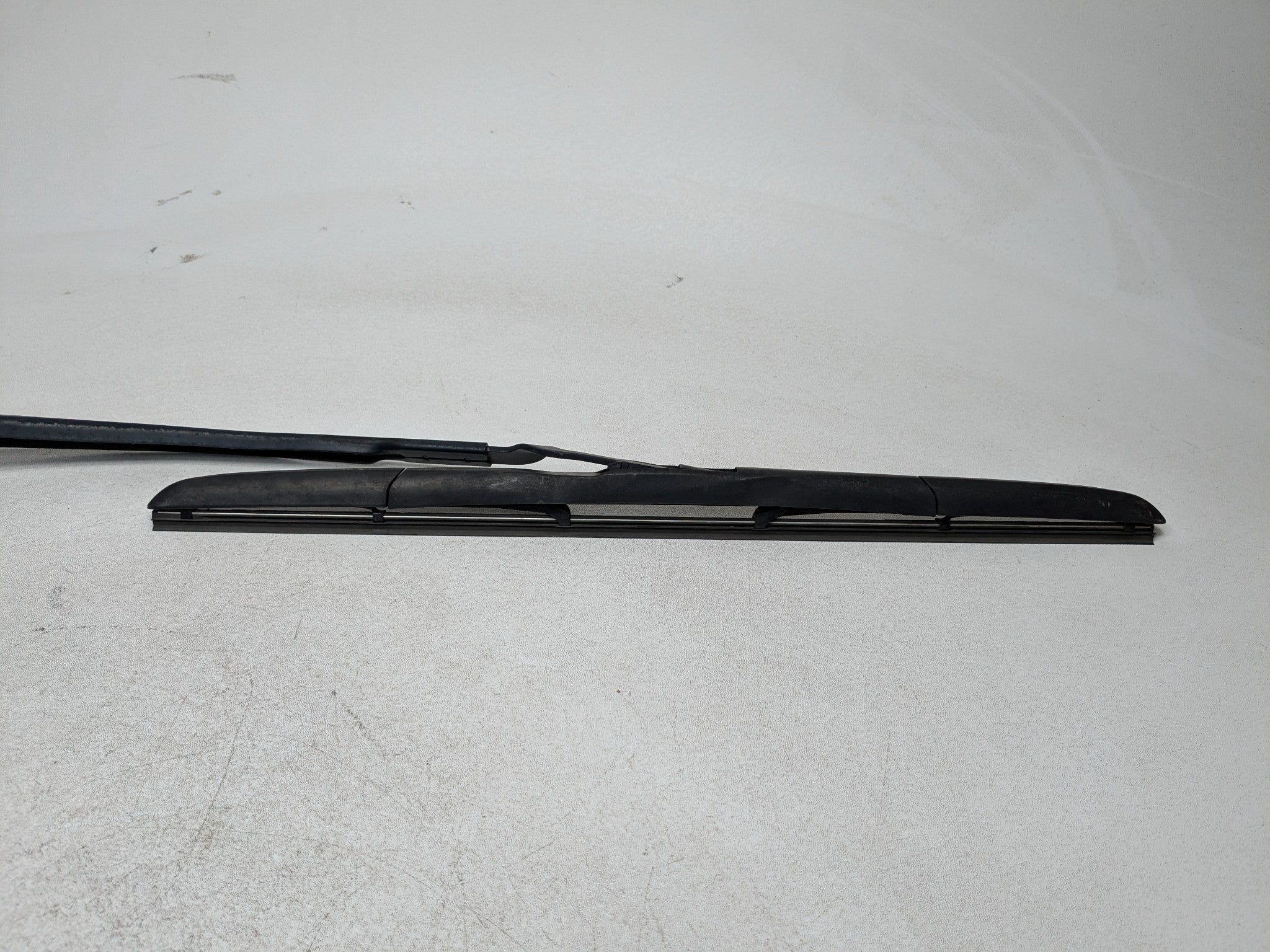 2011 - 2013 HYUNDAI SONATA OEM WINDSHIELD WIPER ARM WITH BLADE FRONT RIGHT SIDE