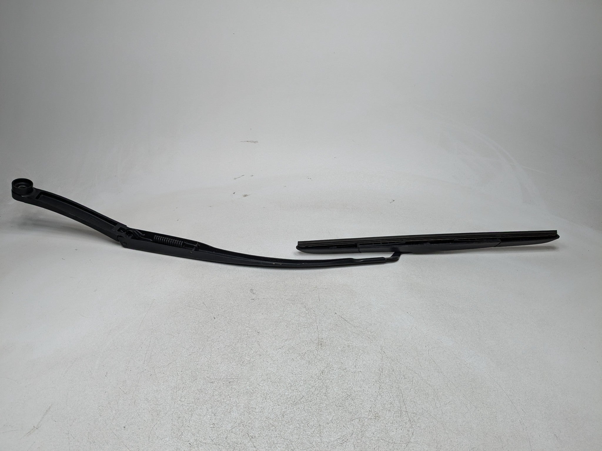 2011 - 2013 HYUNDAI SONATA OEM WINDSHIELD WIPER ARM WITH BLADE FRONT RIGHT SIDE