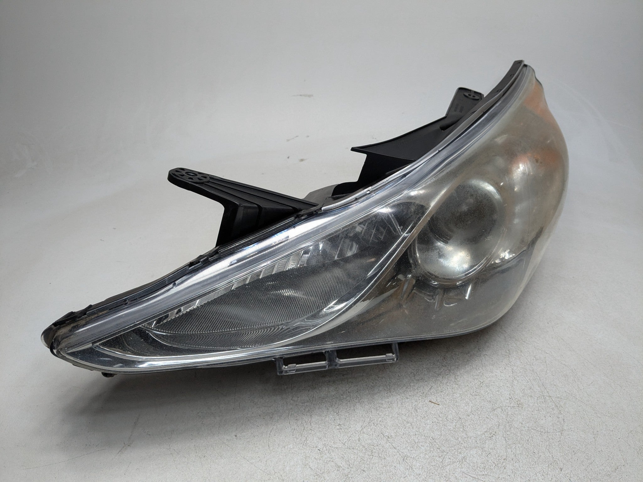 2011 - 2013 HYUNDAI SONATA OEM HALOGEN HEADLAMP ASSEMBLY FRONT LEFT DRIVER SIDE