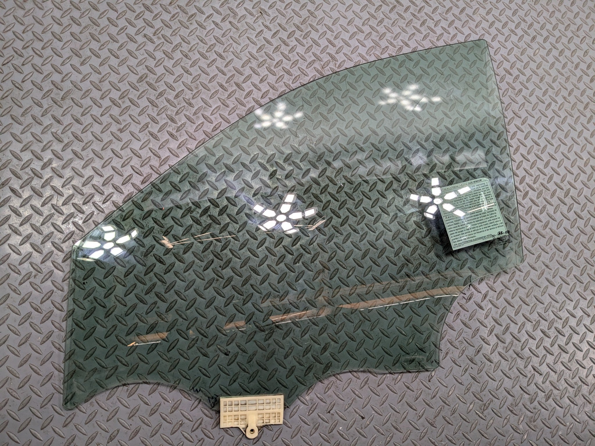 2013 - 2016 HYUNDAI SANTA FE OEM DOOR WINDOW GLASS FRONT LEFT DRIVER SIDE