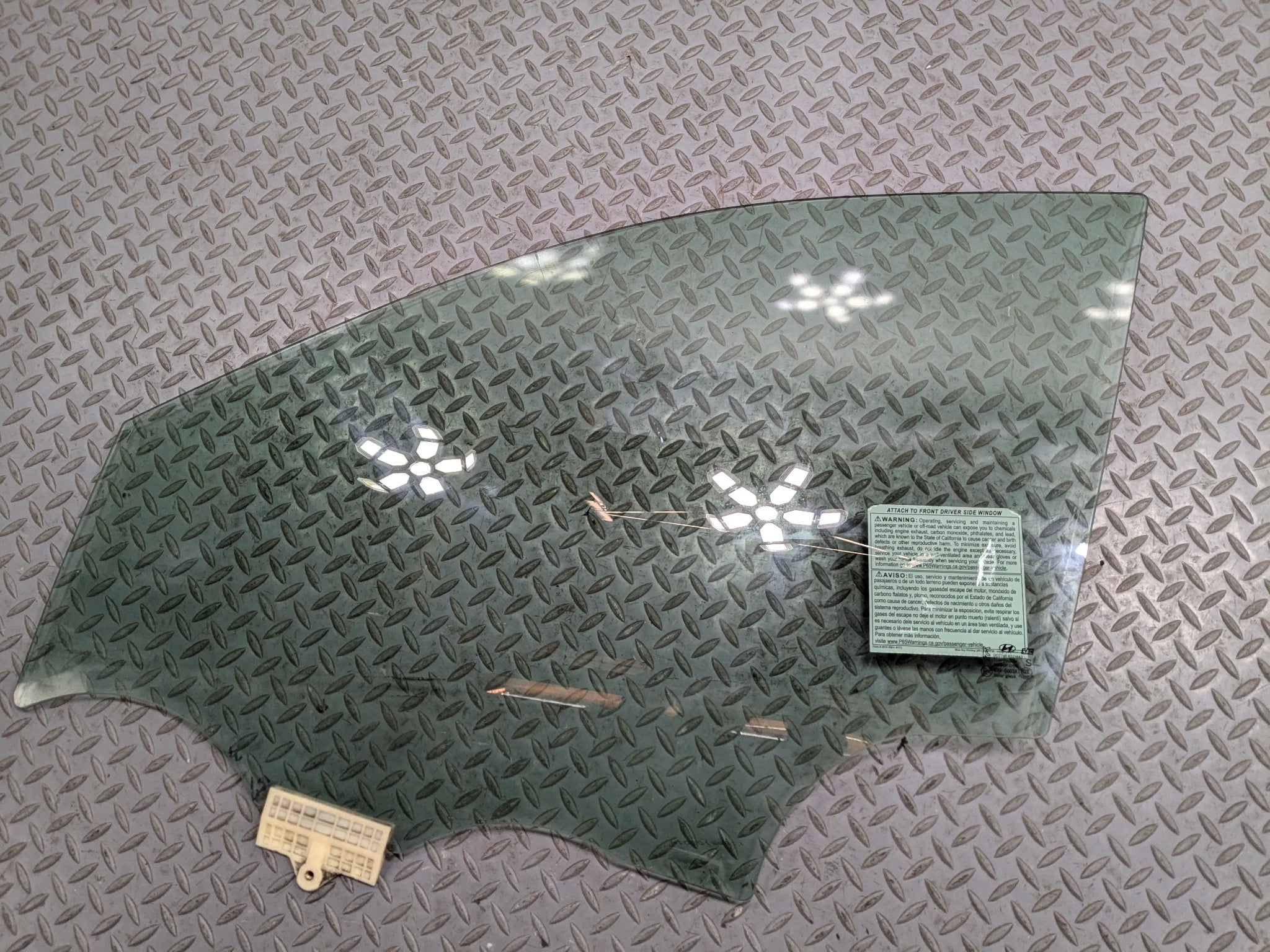 2013 - 2016 HYUNDAI SANTA FE OEM DOOR WINDOW GLASS FRONT LEFT DRIVER SIDE