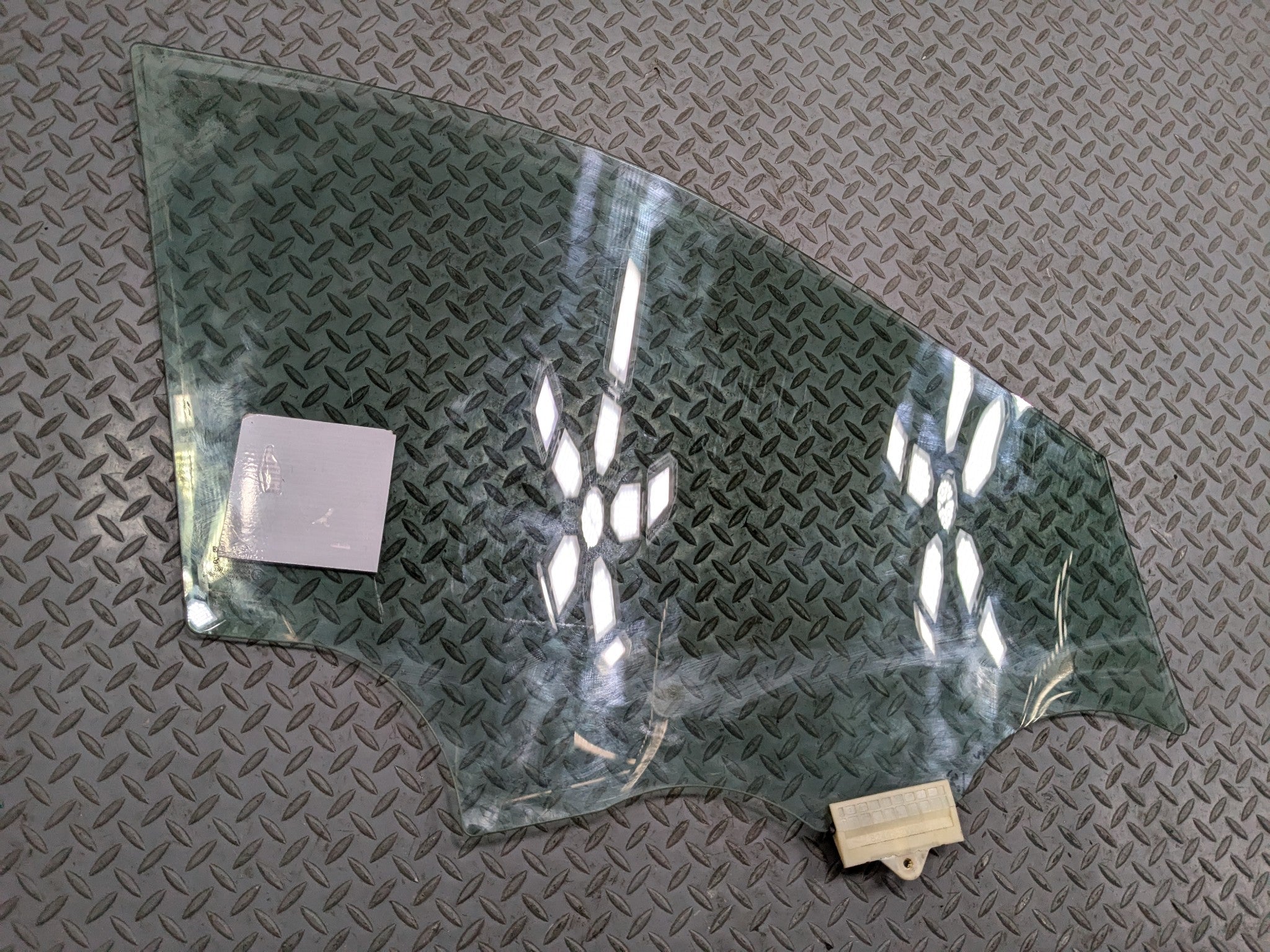 2013 - 2016 HYUNDAI SANTA FE OEM DOOR WINDOW GLASS FRONT LEFT DRIVER SIDE