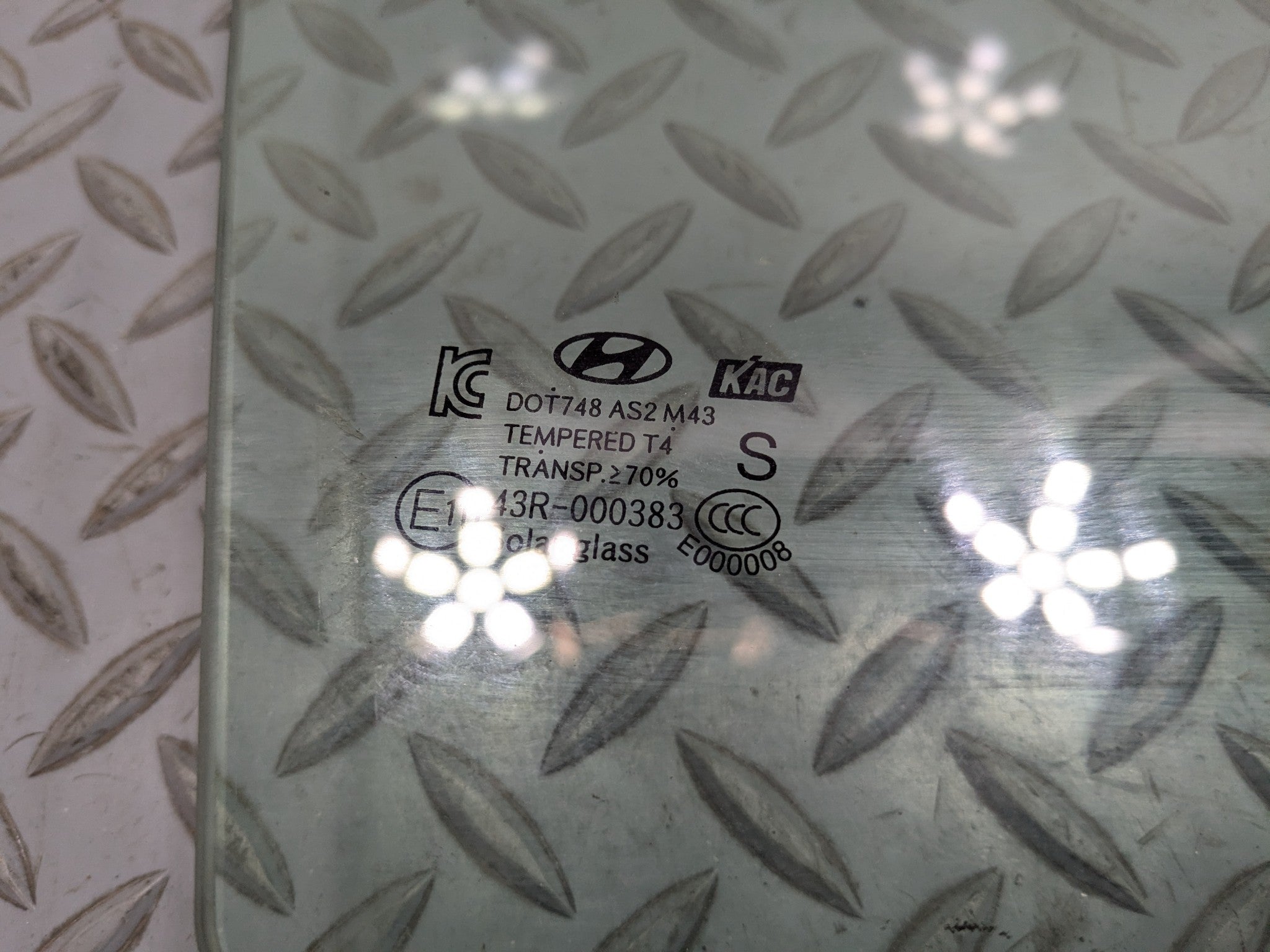2013 - 2016 HYUNDAI SANTA FE OEM DOOR WINDOW GLASS FRONT RIGHT PASSENGER SIDE