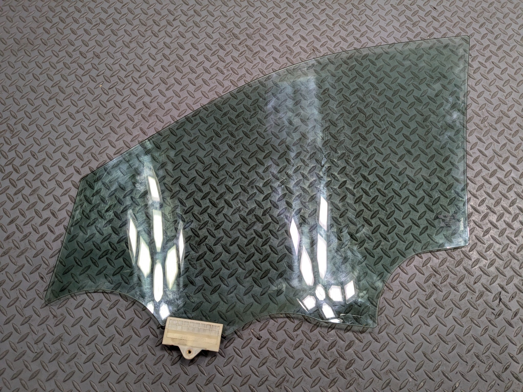 2013 - 2016 HYUNDAI SANTA FE OEM DOOR WINDOW GLASS FRONT RIGHT PASSENGER SIDE