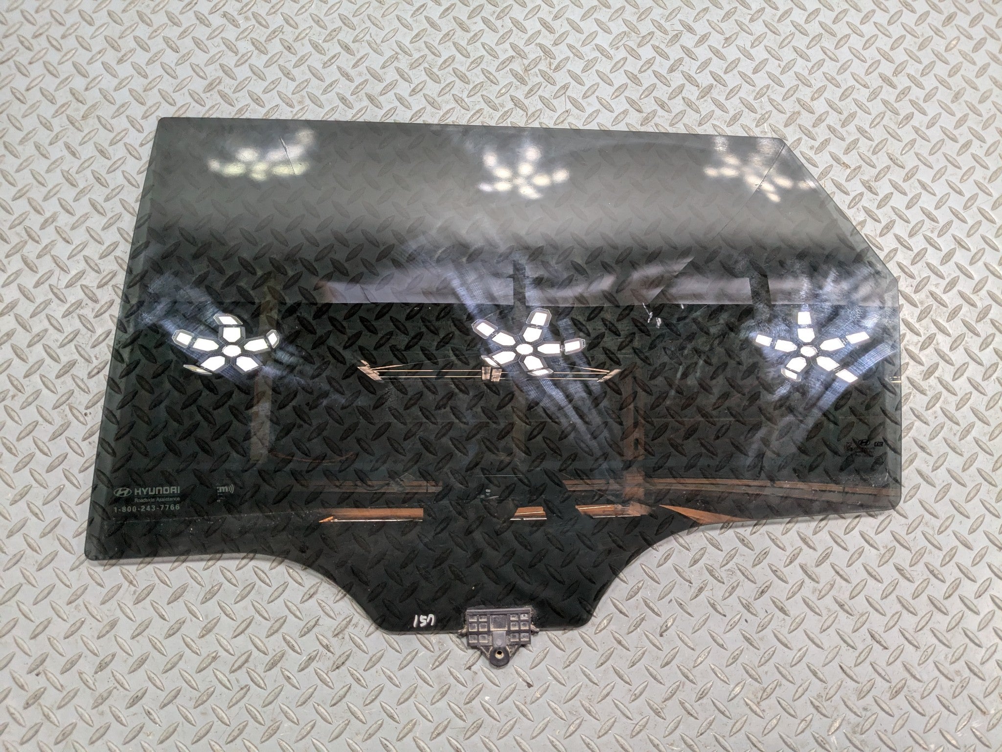 2013 - 2016 HYUNDAI SANTA FE OEM DOOR WINDOW GLASS WITH PRIVACY TINT REAR LEFT