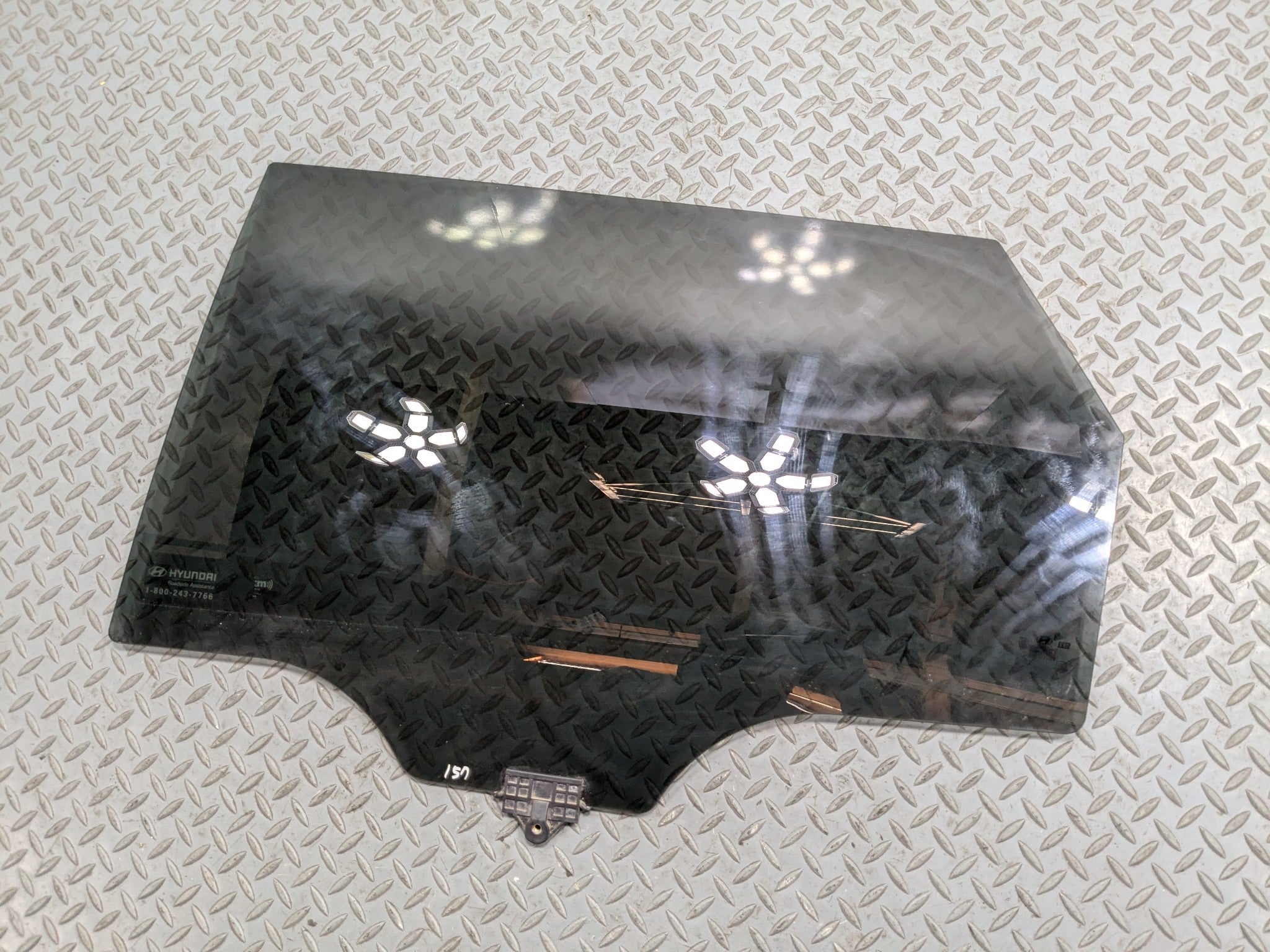 2013 - 2016 HYUNDAI SANTA FE OEM DOOR WINDOW GLASS WITH PRIVACY TINT REAR LEFT