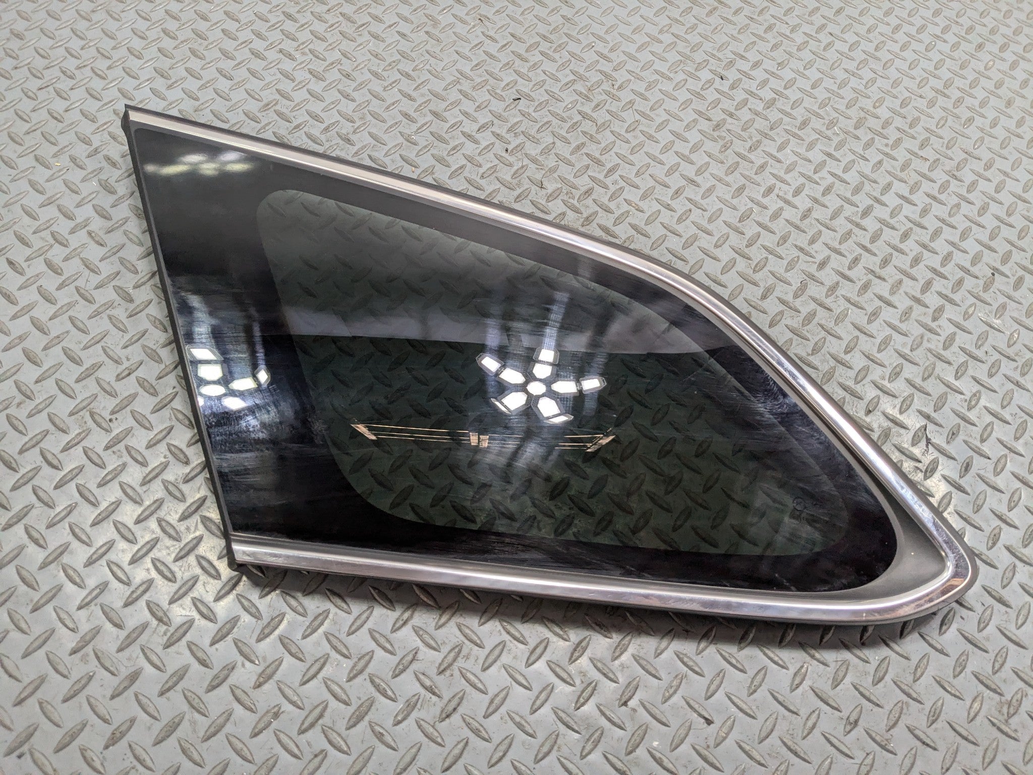 2013 - 2016 HYUNDAI SANTA FE OEM QUARTER WINDOW GLASS REAR LEFT DRIVER SIDE