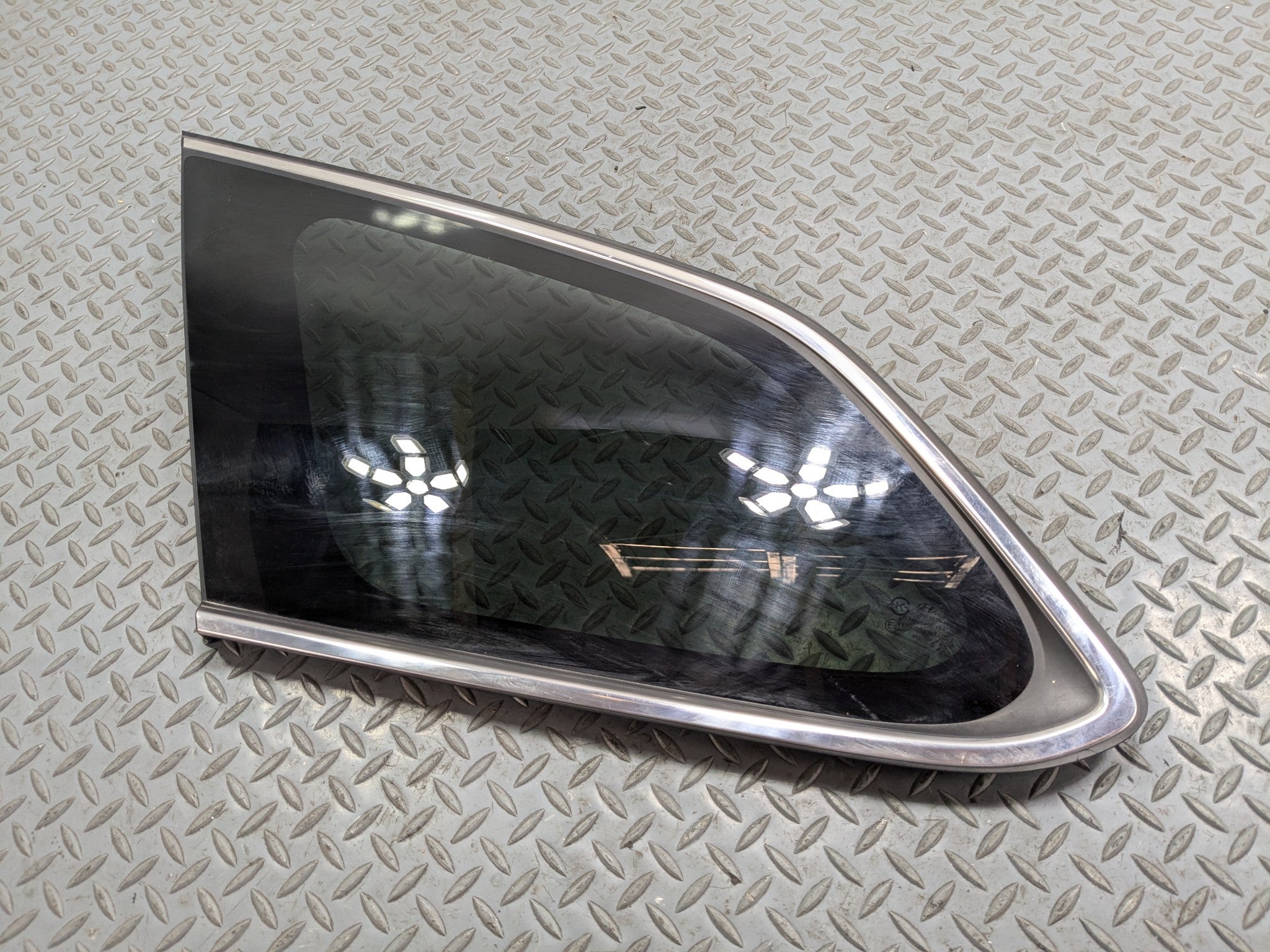 2013 - 2016 HYUNDAI SANTA FE OEM QUARTER WINDOW GLASS REAR LEFT DRIVER SIDE