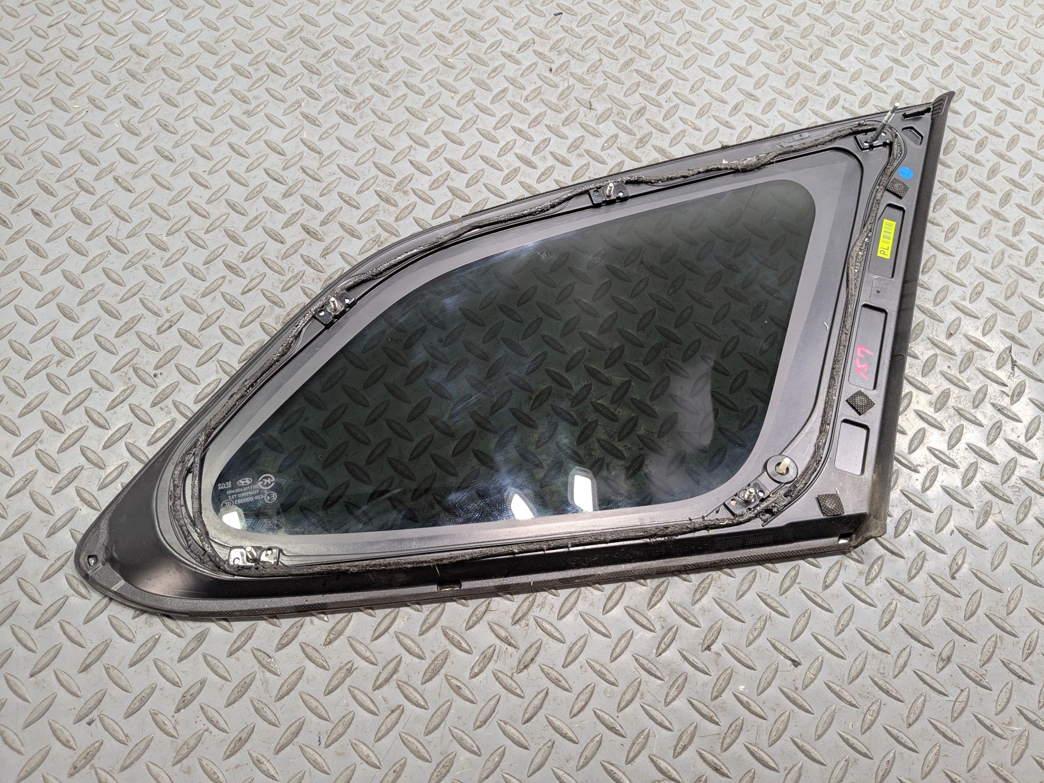 2013 - 2016 HYUNDAI SANTA FE OEM QUARTER WINDOW GLASS REAR LEFT DRIVER SIDE