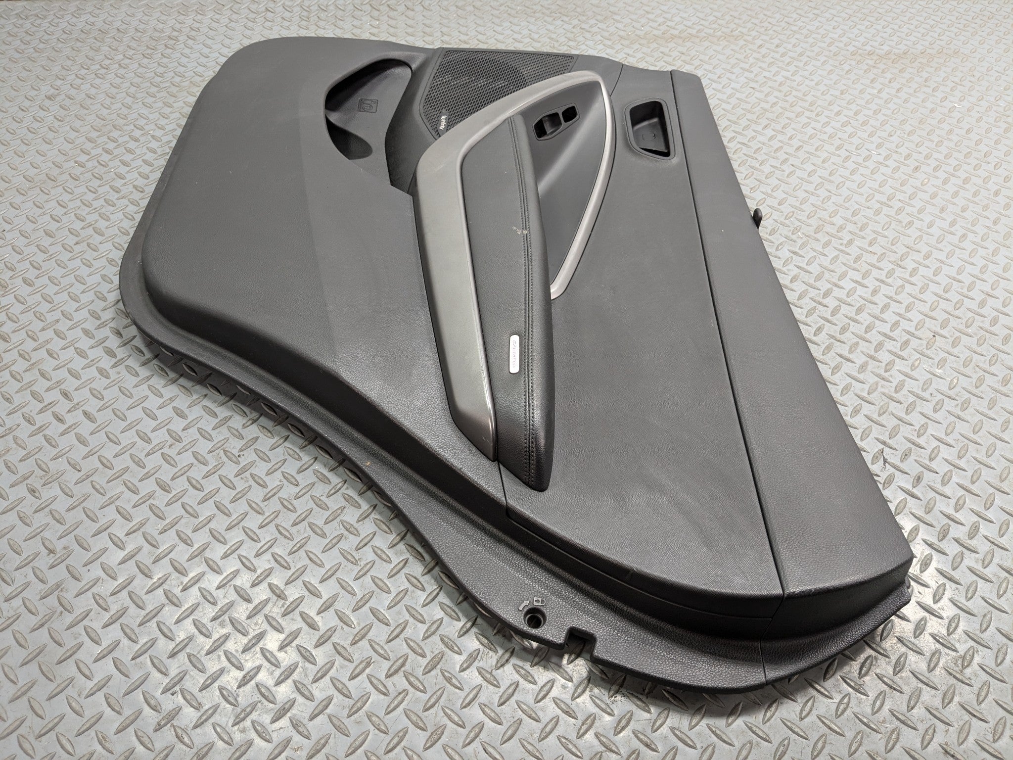 2013 - 2016 HYUNDAI SANTA FE OEM DOOR TRIM PANEL REAR RIGHT PASSENGER SIDE