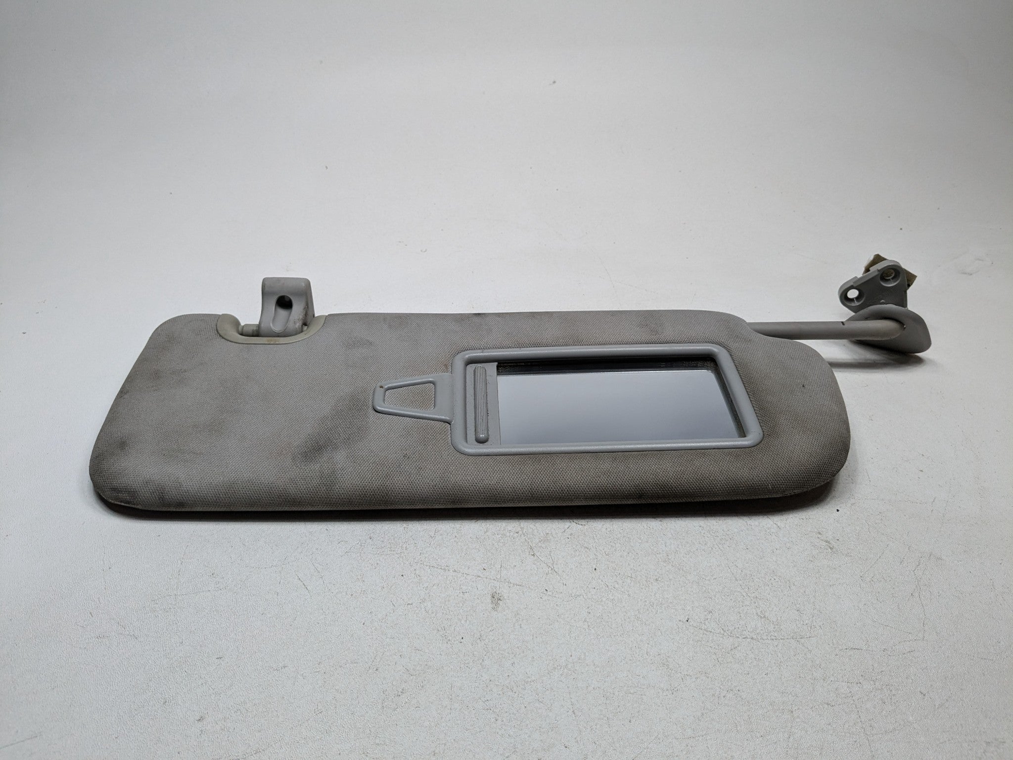 2013 - 2016 HYUNDAI SANTA FE OEM SUN VISOR INTERIOR UPPER ROOF FRONT RIGHT SIDE