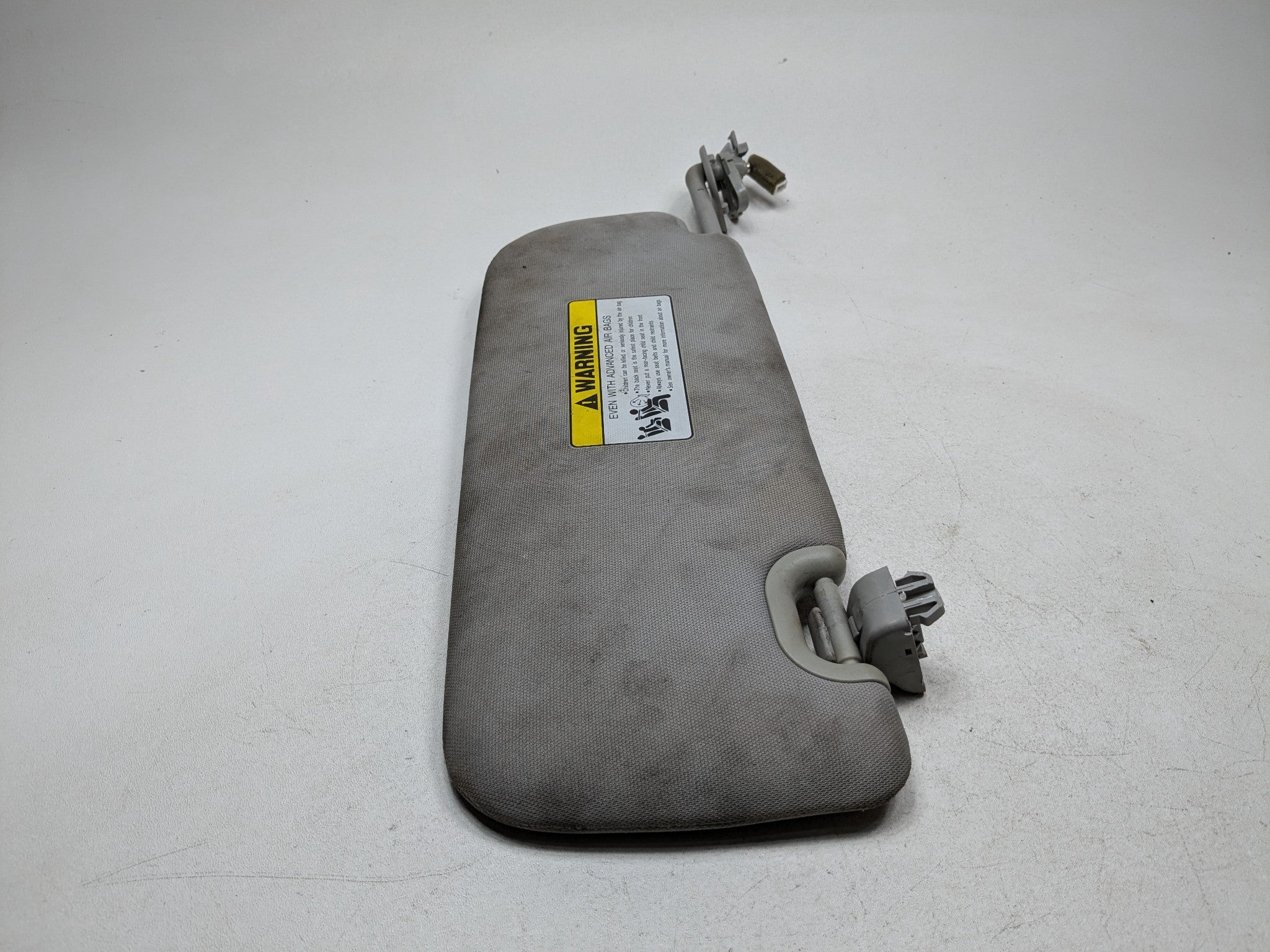 2013 - 2016 HYUNDAI SANTA FE OEM SUN VISOR INTERIOR UPPER ROOF FRONT RIGHT SIDE