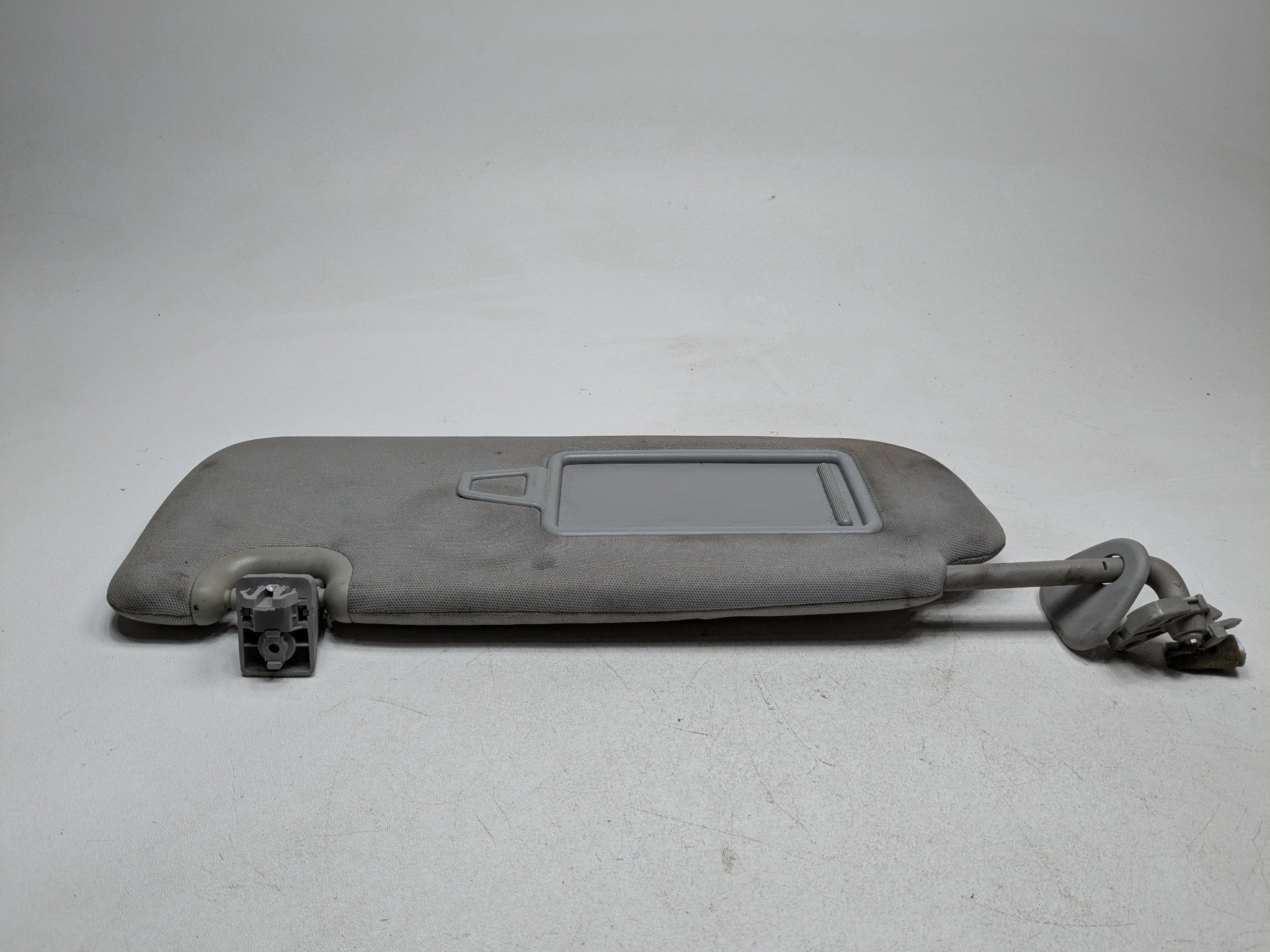 2013 - 2016 HYUNDAI SANTA FE OEM SUN VISOR INTERIOR UPPER ROOF FRONT LEFT SIDE