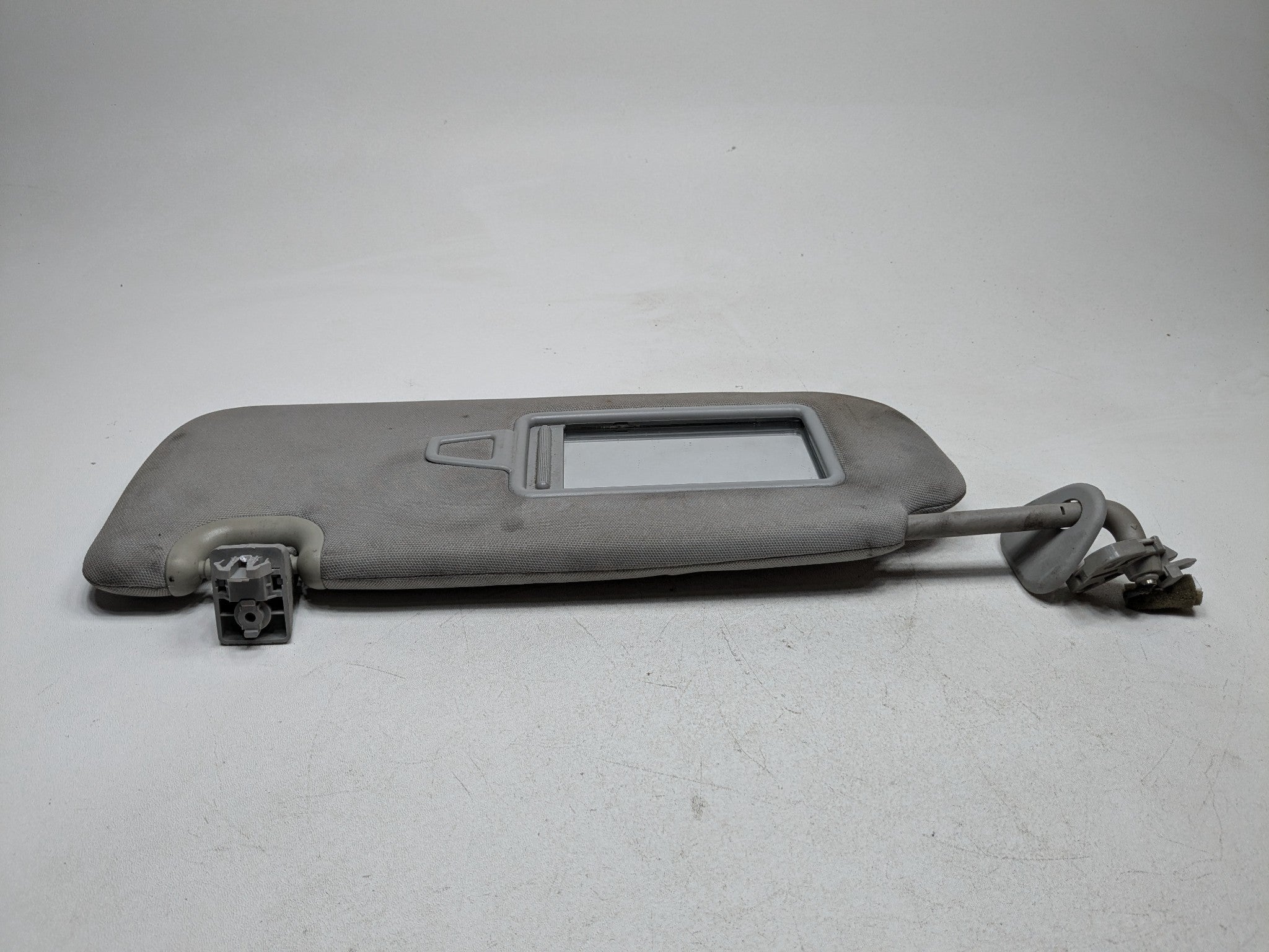 2013 - 2016 HYUNDAI SANTA FE OEM SUN VISOR INTERIOR UPPER ROOF FRONT LEFT SIDE