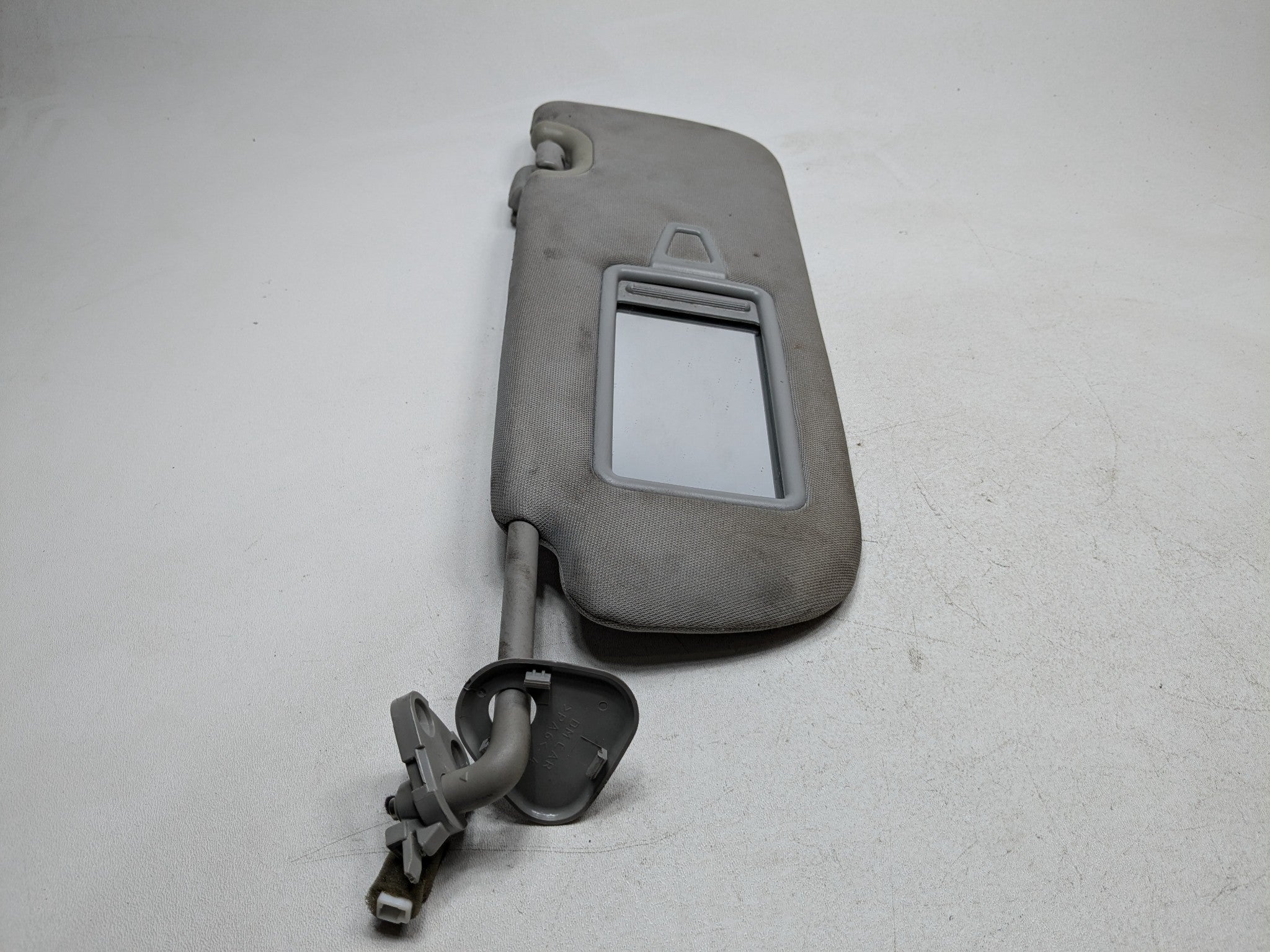 2013 - 2016 HYUNDAI SANTA FE OEM SUN VISOR INTERIOR UPPER ROOF FRONT LEFT SIDE