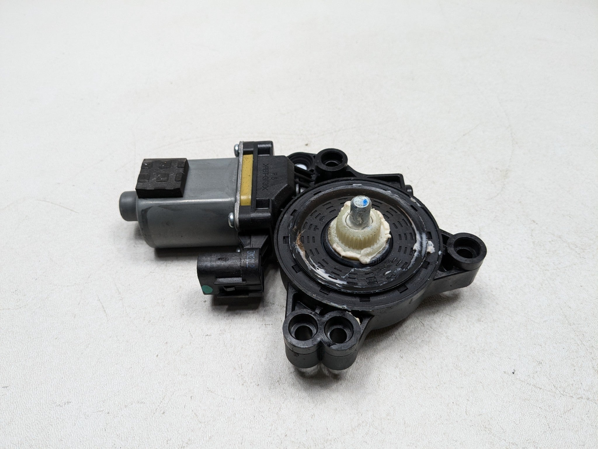 2013 - 2016 HYUNDAI SANTA FE OEM POWER WINDOW MOTOR REAR RIGHT PASSENGER SIDE