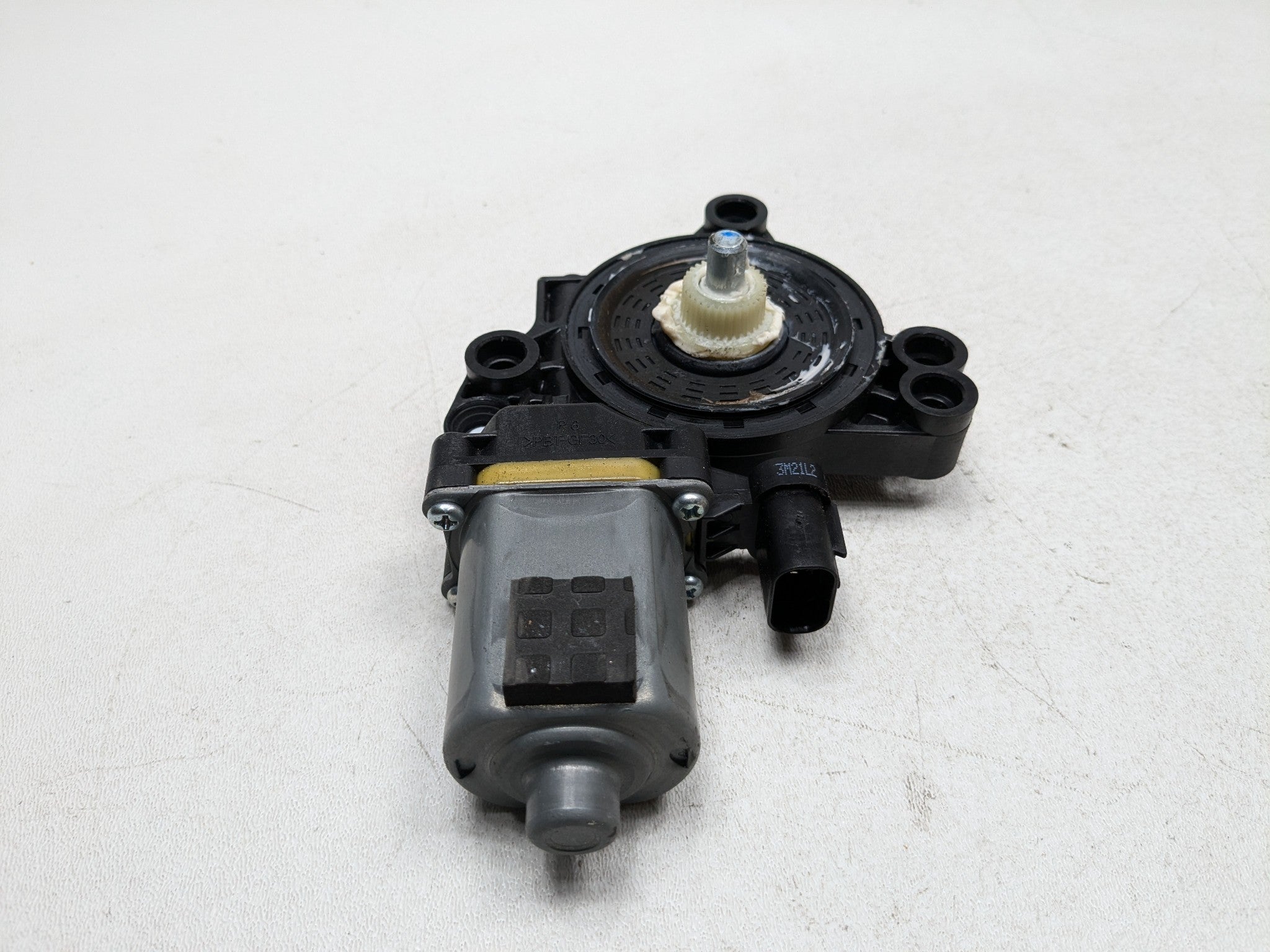 2013 - 2016 HYUNDAI SANTA FE OEM POWER WINDOW MOTOR REAR RIGHT PASSENGER SIDE