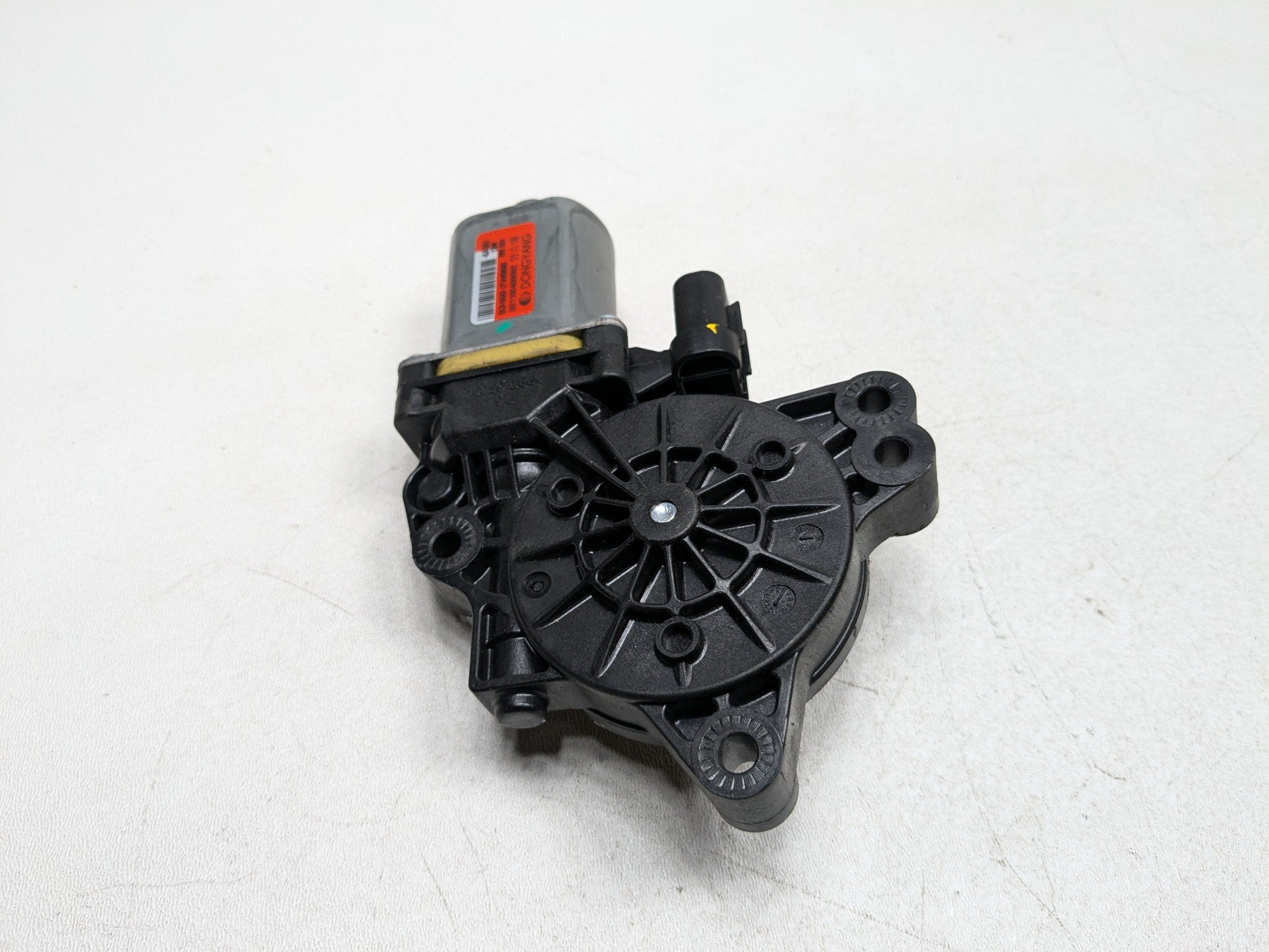 2013 - 2016 HYUNDAI SANTA FE OEM POWER WINDOW MOTOR REAR RIGHT PASSENGER SIDE