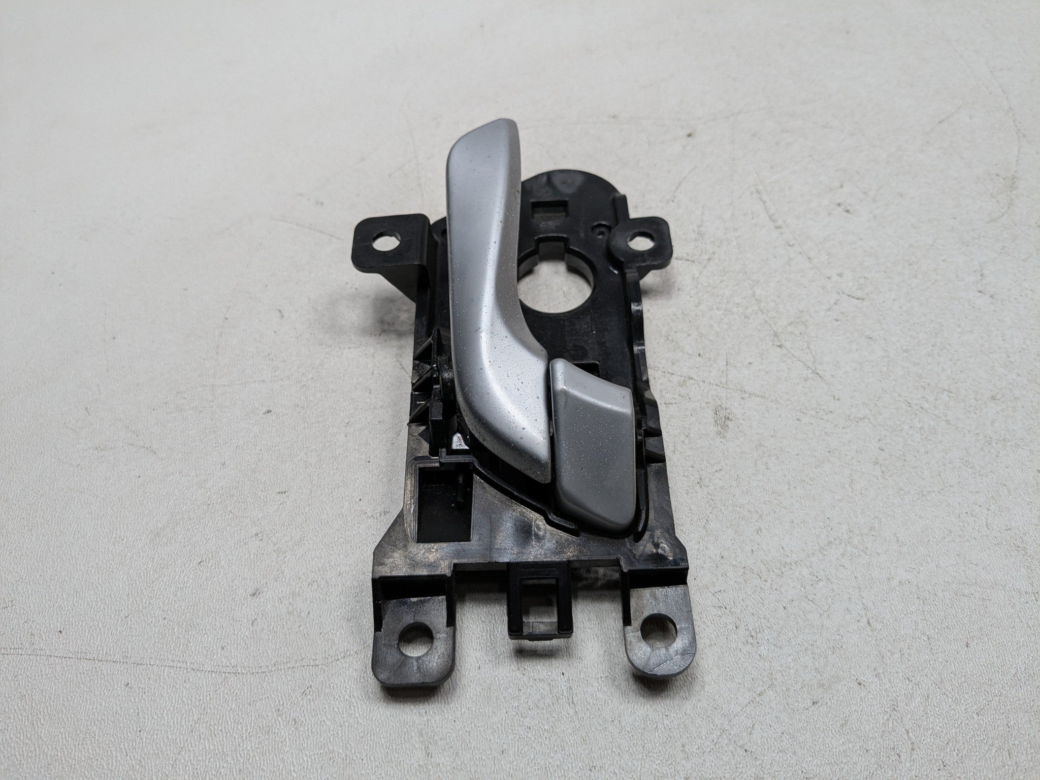 2013 - 2016 HYUNDAI SANTA FE OEM INTERIOR DOOR HANDLE FRONT RIGHT PASSENGER SIDE