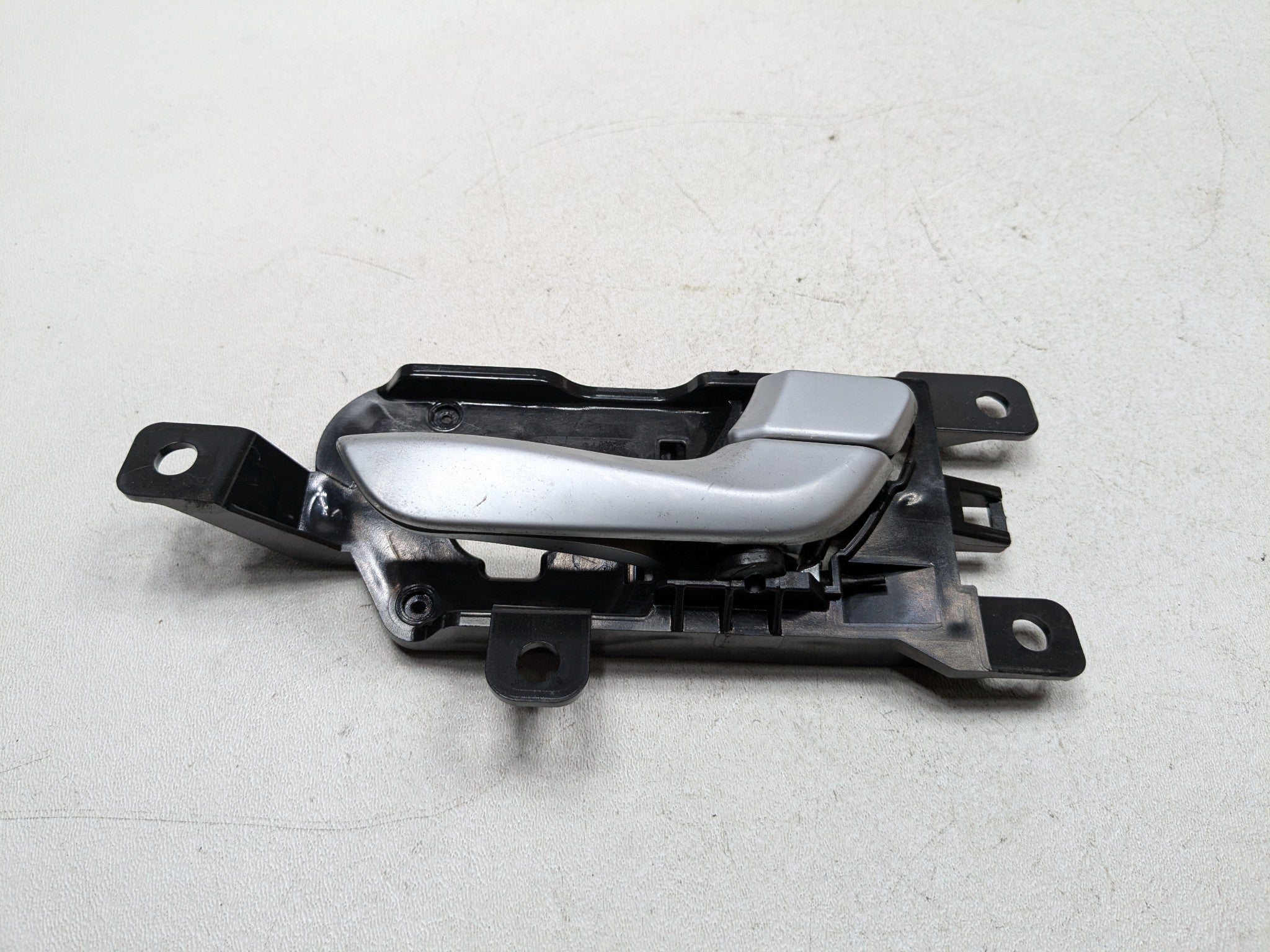 2013 - 2016 HYUNDAI SANTA FE OEM INTERIOR DOOR HANDLE REAR RIGHT PASSENGER SIDE