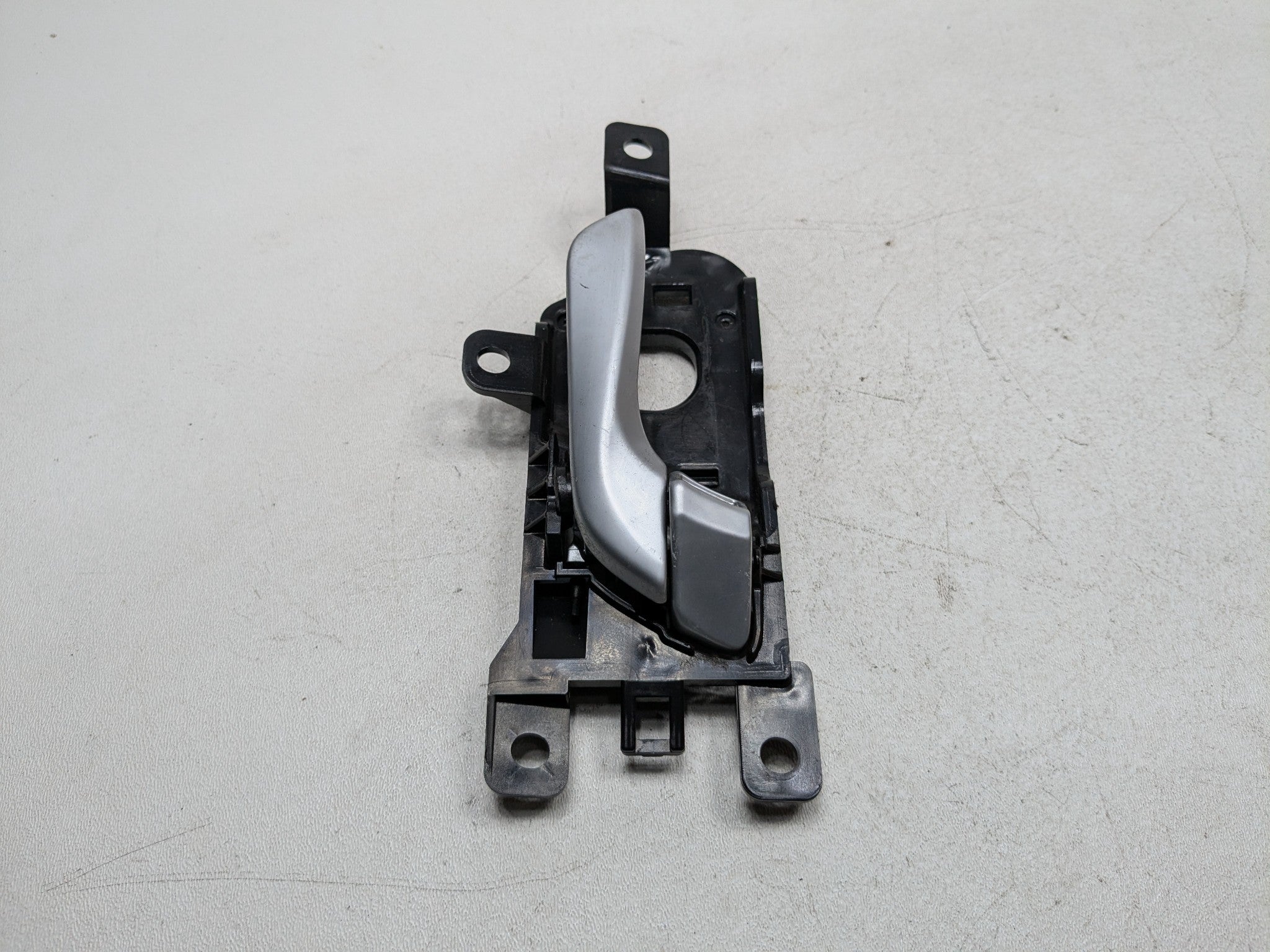 2013 - 2016 HYUNDAI SANTA FE OEM INTERIOR DOOR HANDLE REAR RIGHT PASSENGER SIDE