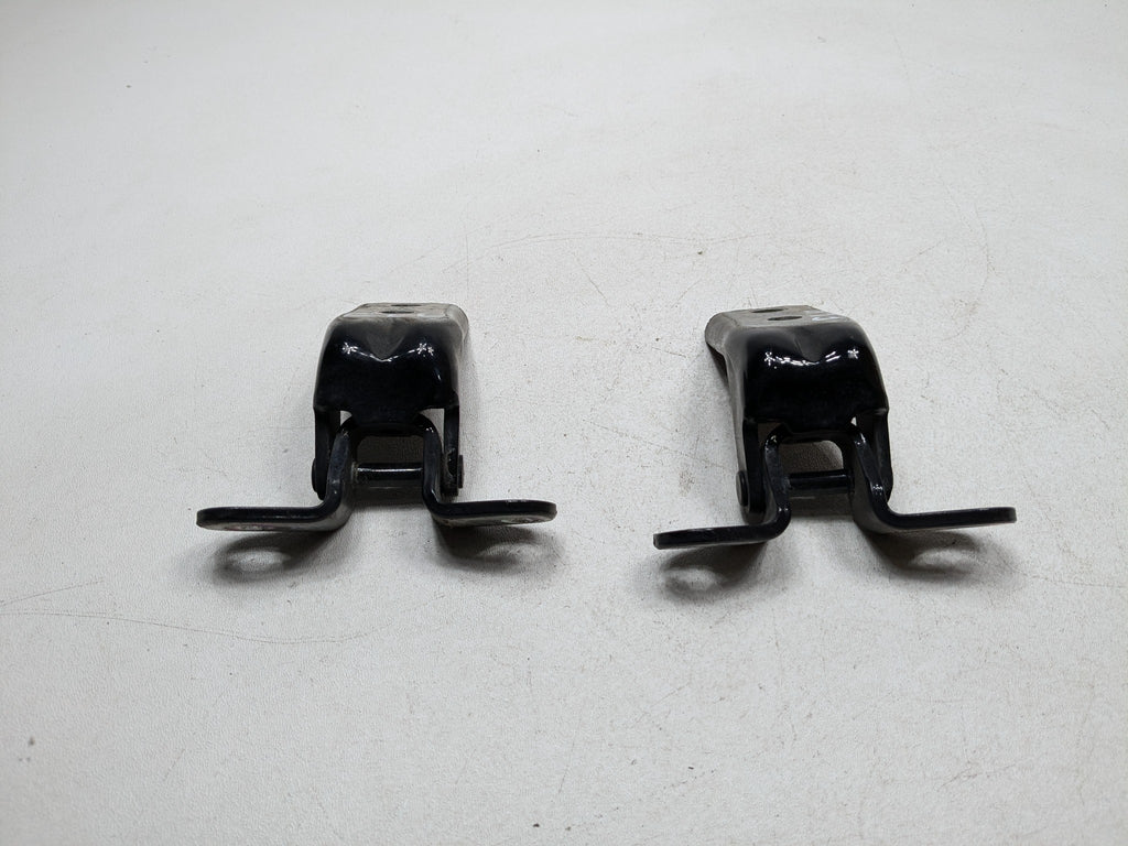 2013 - 2016 HYUNDAI SANTA FE OEM DOOR HINGE SET UPPER AND LOWER FRONT LEFT SIDE