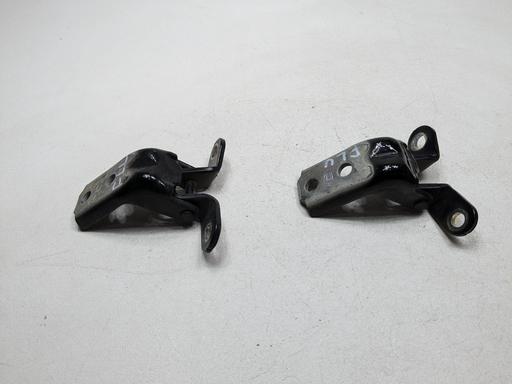 2013 - 2016 HYUNDAI SANTA FE OEM DOOR HINGE SET UPPER AND LOWER FRONT LEFT SIDE