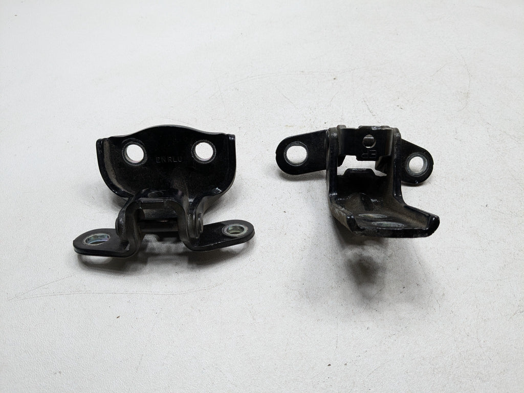 2013 - 2016 HYUNDAI SANTA FE OEM DOOR HINGE SET UPPER AND LOWER REAR LEFT SIDE