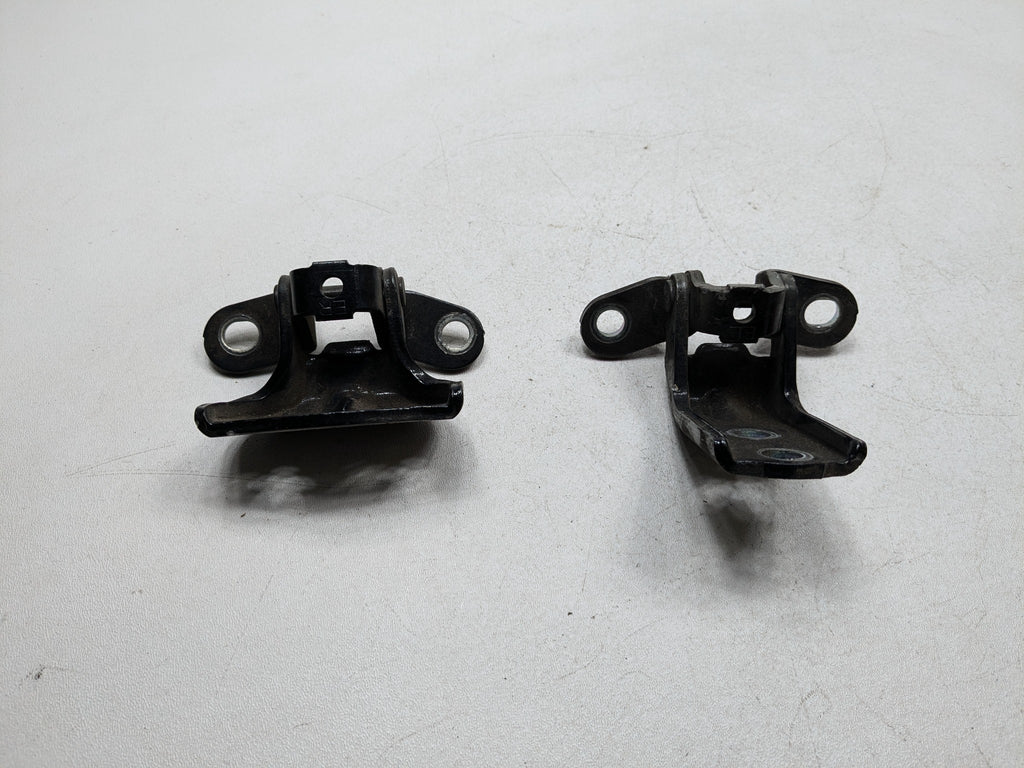 2013 - 2016 HYUNDAI SANTA FE OEM DOOR HINGE SET UPPER AND LOWER REAR RIGHT SIDE