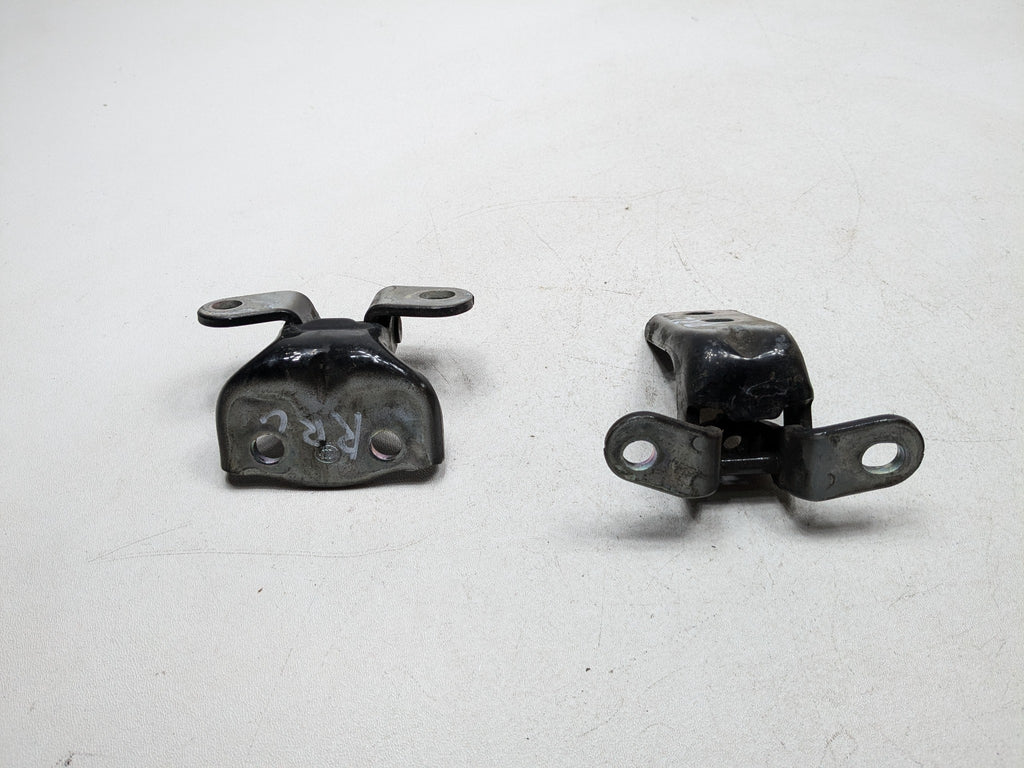 2013 - 2016 HYUNDAI SANTA FE OEM DOOR HINGE SET UPPER AND LOWER REAR RIGHT SIDE