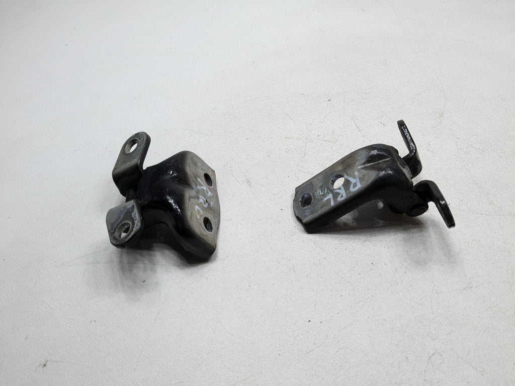2013 - 2016 HYUNDAI SANTA FE OEM DOOR HINGE SET UPPER AND LOWER REAR RIGHT SIDE